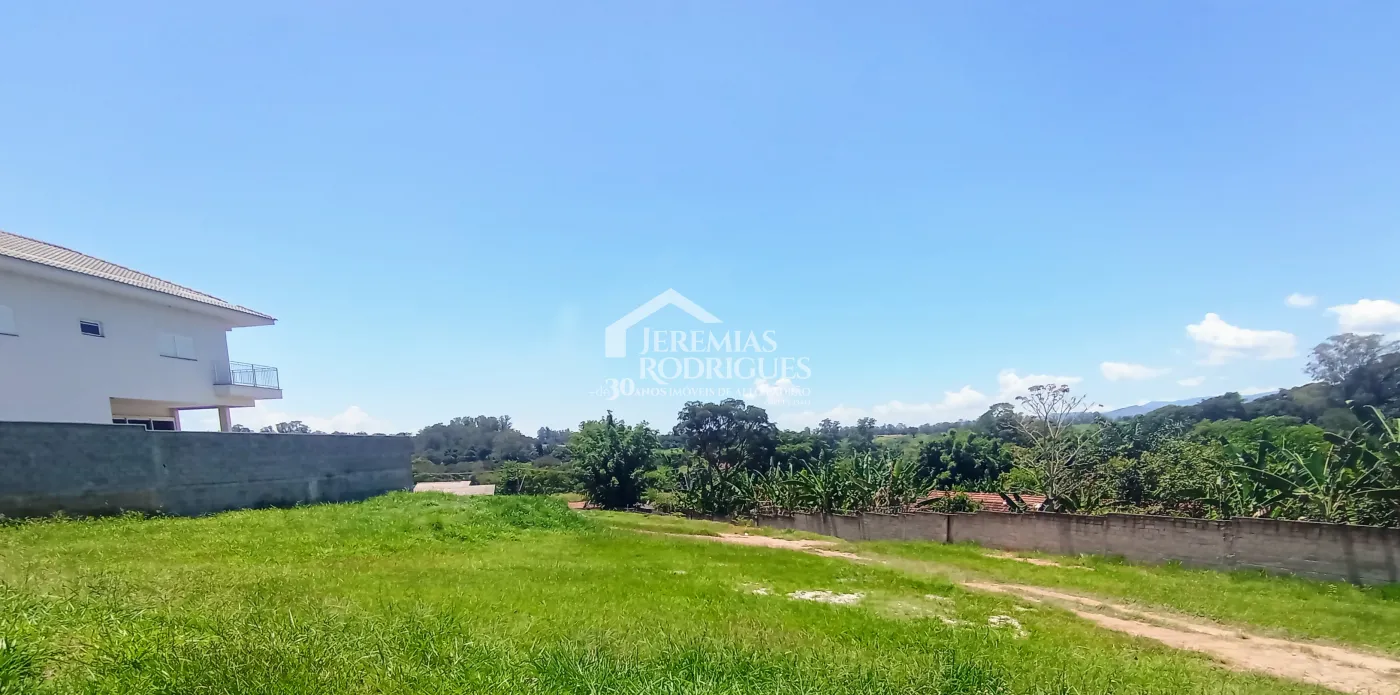 Terreno à venda com 412 m² no Condomínio Reserva dos Lagos em Pindamonhangaba/SP.