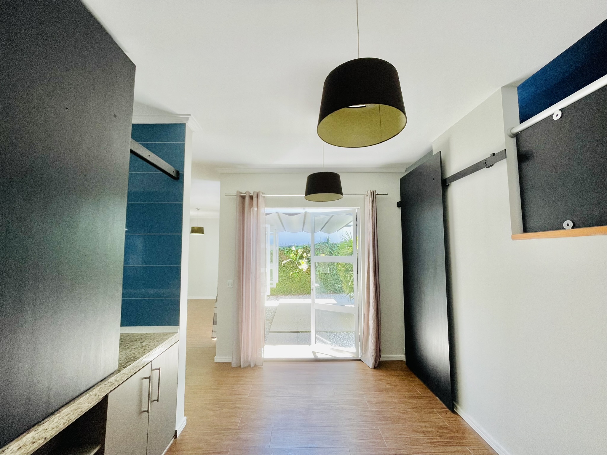 Casa à venda com 3 suítes no Condomínio Campos do Conde II em Tremembé/SP.