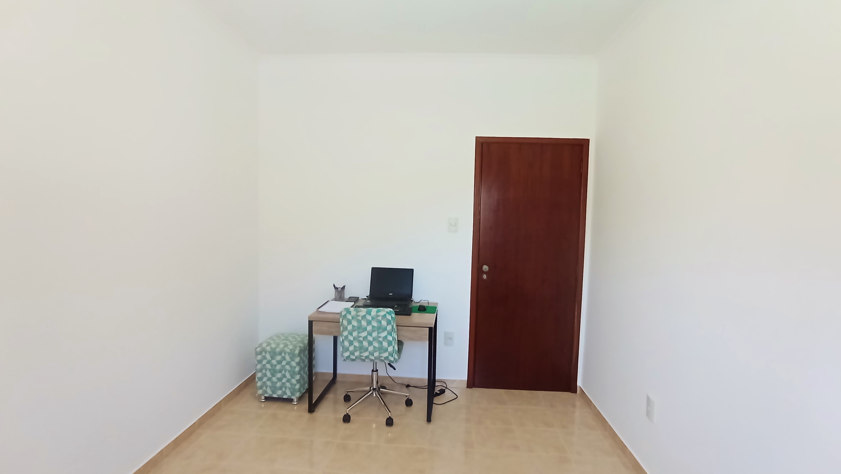 Casa à venda com 3 dormitórios no bairro Jardim do Sol em Taubaté/SP.