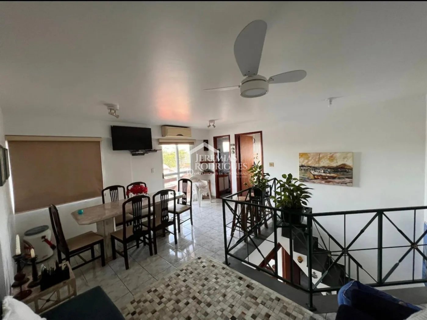 Cobertura duplex à venda com 2 dormitórios, 113 m² no Condomínio Sol Tropical em Ubatuba/SP.