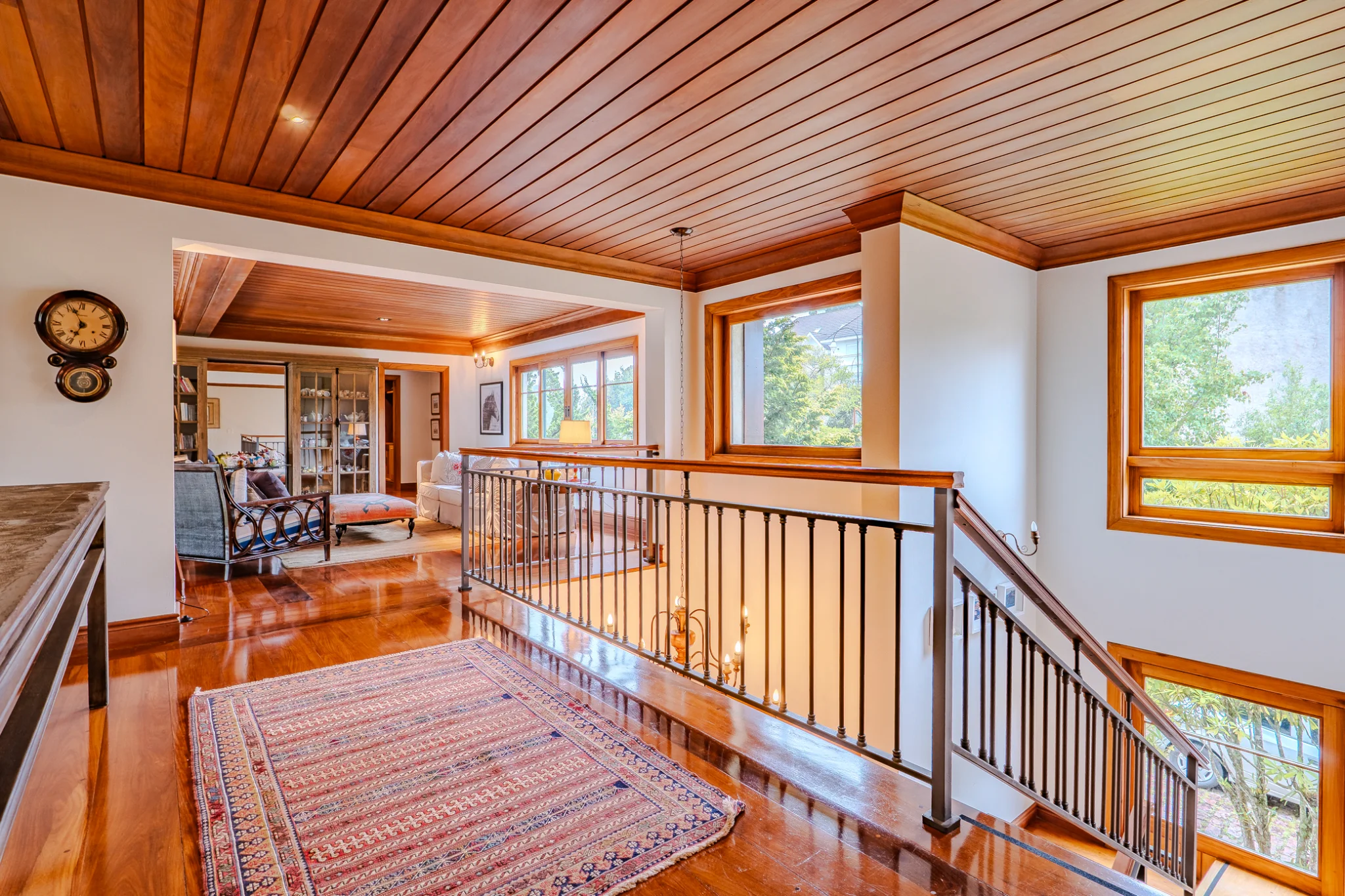 Casa à venda com 7 suítes no Condomínio Vila Simonsen em Campos do Jordão/SP. 