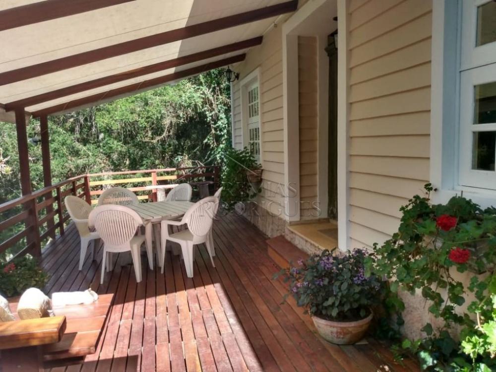 Casa à venda com 3 suítes no Condomínio Recanto do Fojo em Campos do Jordão/SP