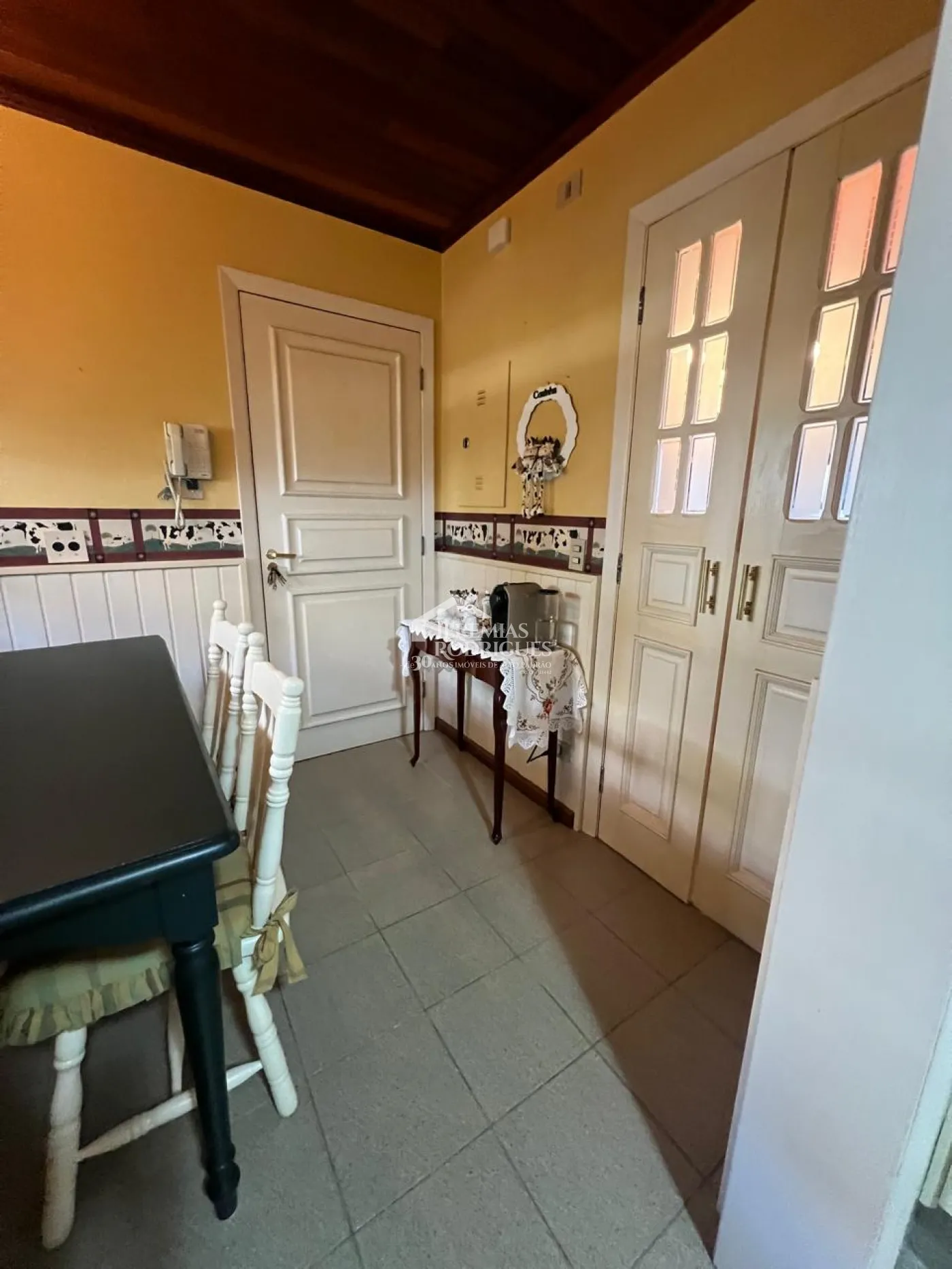 Apartamento à venda com 4 dormitórios, 324m² no Condomínio Le Bourg Saint Maurice em Campos do Jordão/SP.