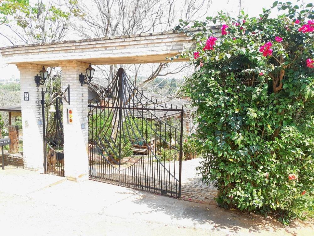 Casa à venda com 6 dormitórios no Condomínio Chácaras Cataguá em Taubaté/SP.