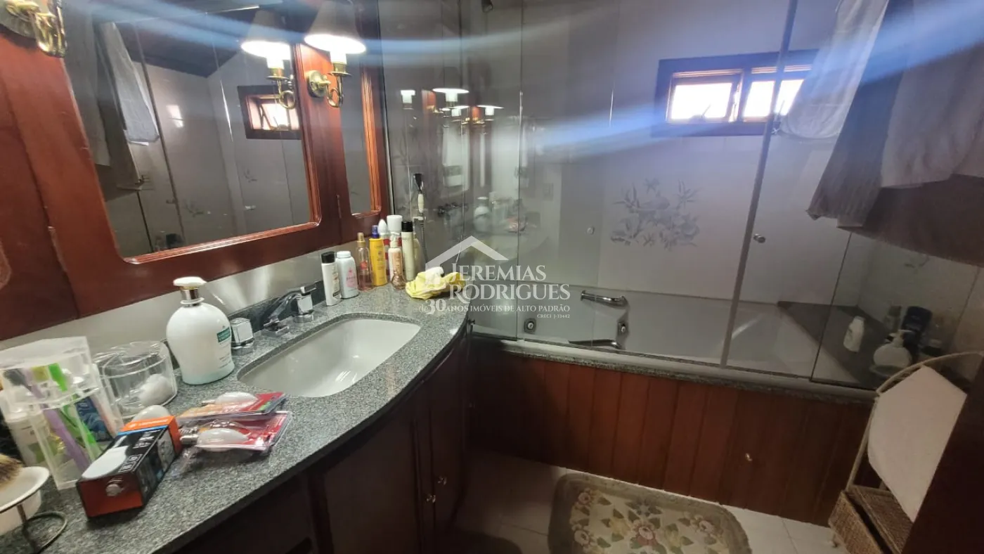 Apartamento à venda com 4 dormitórios, 324m² no Condomínio Le Bourg Saint Maurice em Campos do Jordão/SP.