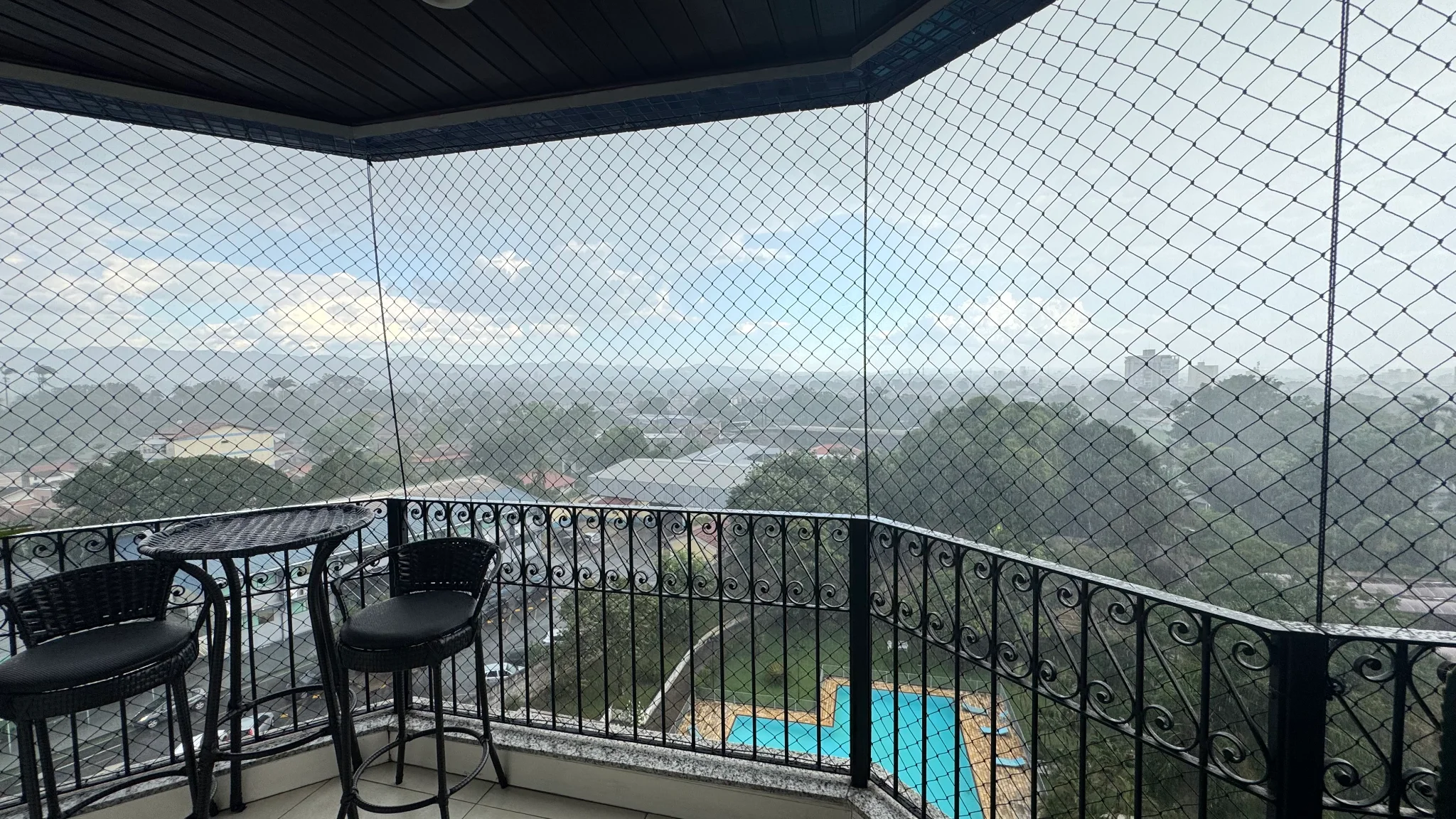 Apartamento à venda no Edifício Serra da Mantiqueira em Pindamonhangaba/SP. 