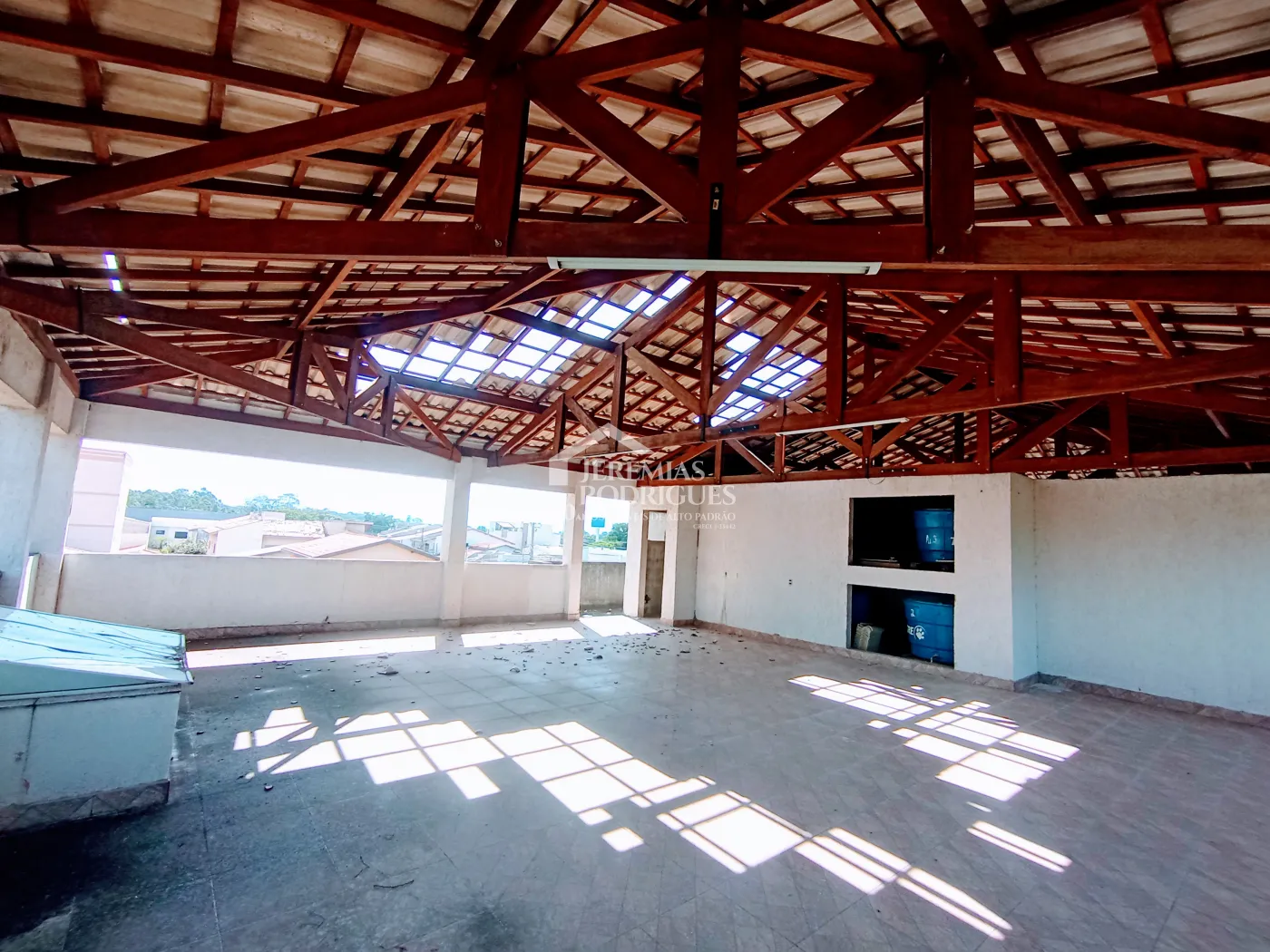 Prédio Comercial e Residencial com 720 m² no bairro Residencial Portal da Mantiqueira em Taubaté/SP