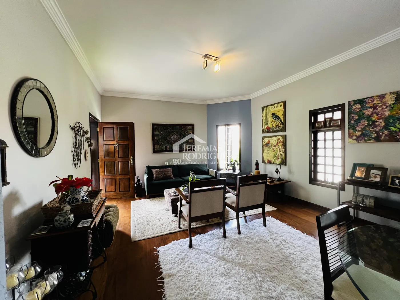 Casa à venda com 3 dormitórios no Condomínio Jardim das Hortênsias em Taubaté/SP.