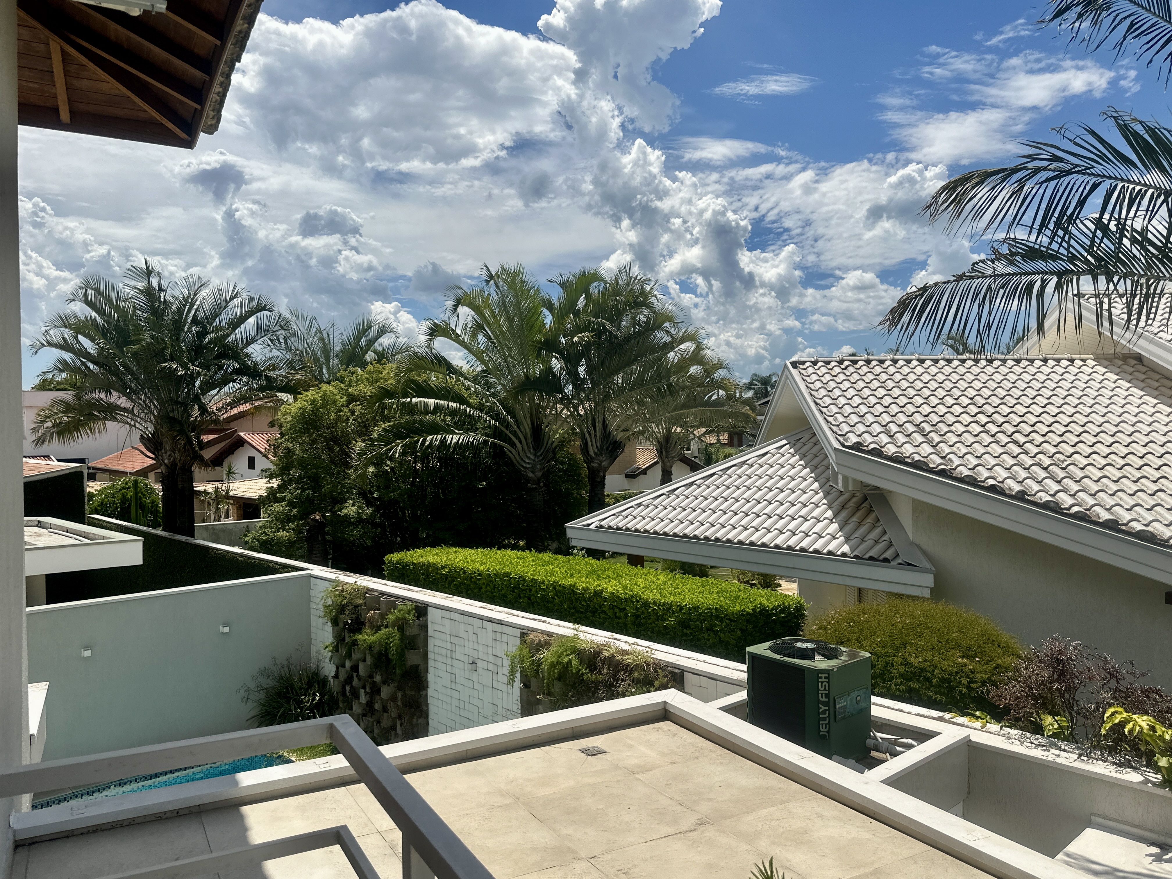 Casa para locação com 3 suítes no Condomínio Taubaté Village em Taubaté/SP. 