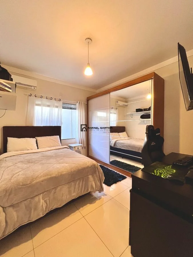 CASA COM PISCINA NO BAIRRO AMIZADE