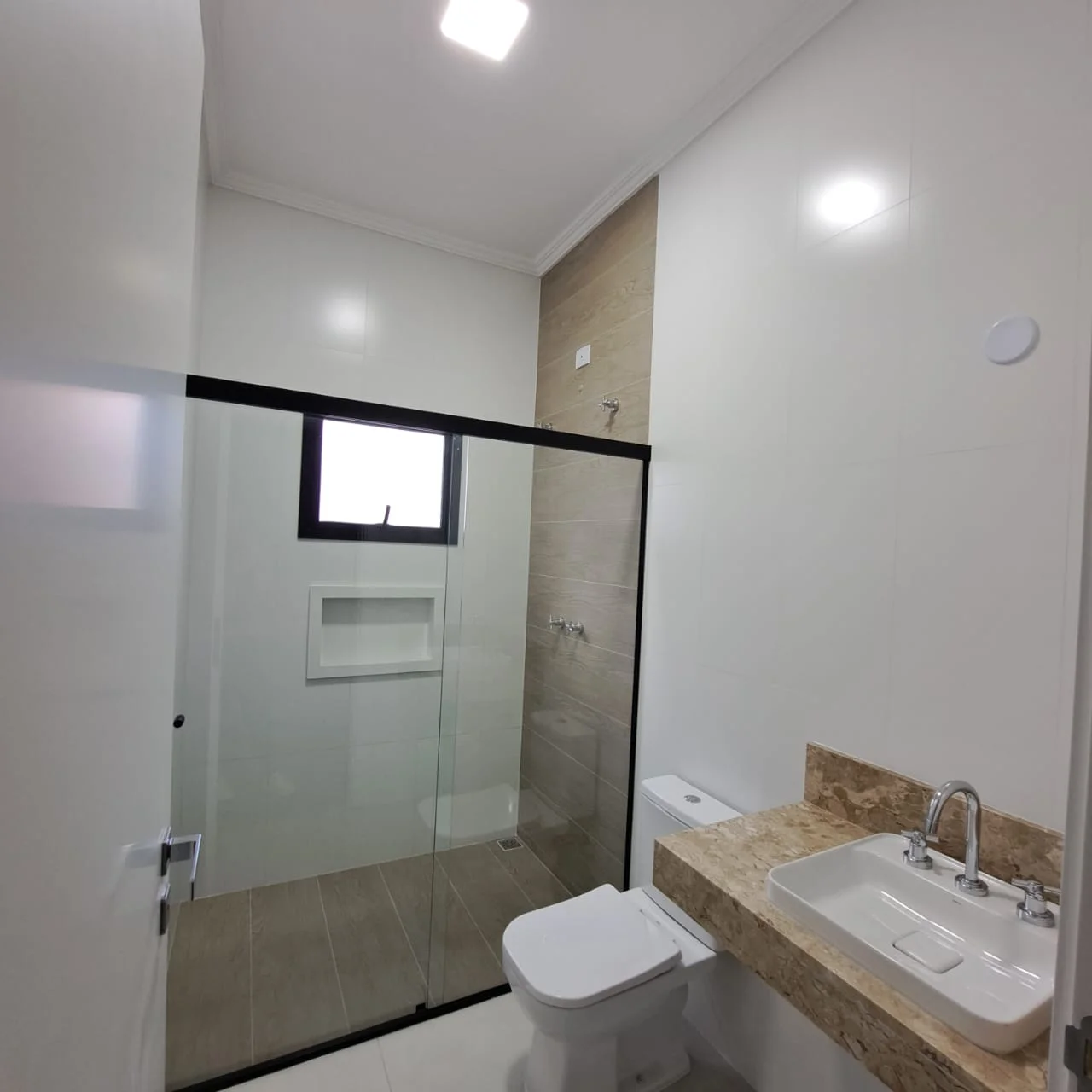 Casa à venda com 3 dormitórios no Condomínio Ouro Ville em Taubaté/SP. 