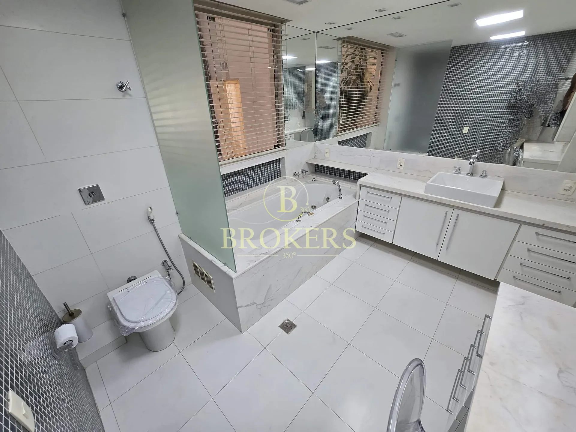Apartamento garden à venda, Praia do Flamengo, varanda interna, salão em múltiplos ambientes, 3 qua