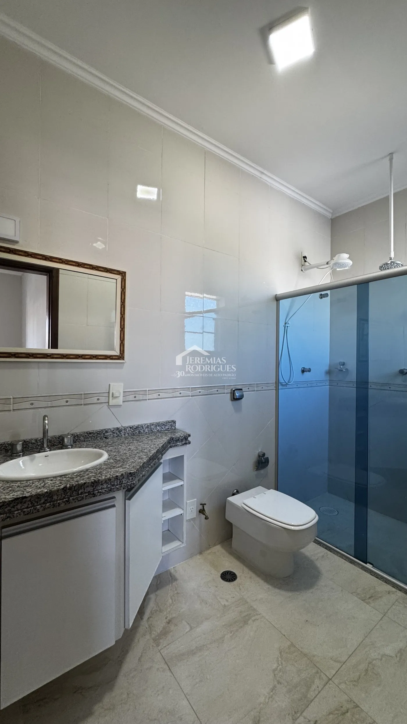 Casa para venda com 4 suítes no Condomínio Real Ville em Pindamonhangaba/SP