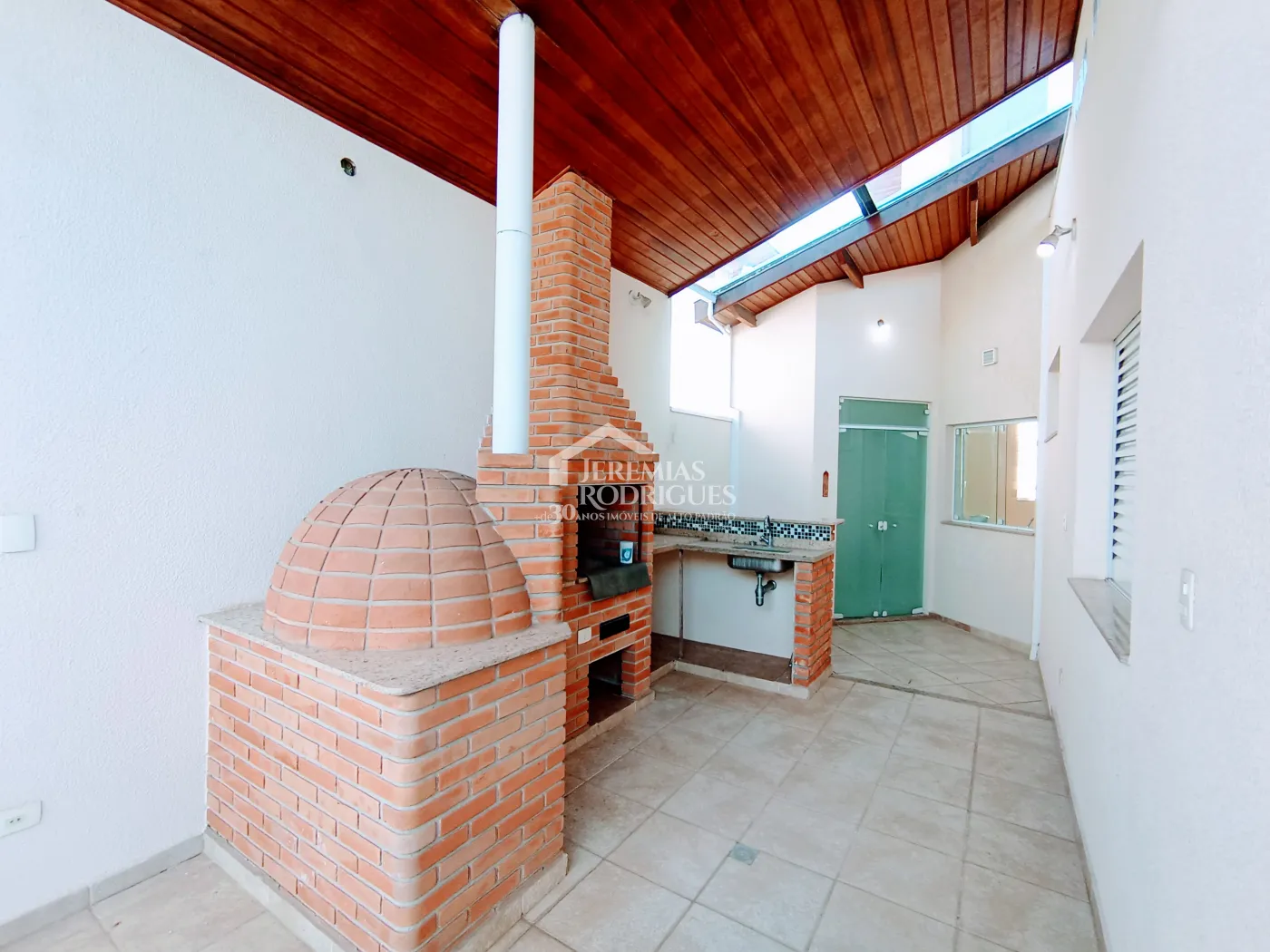 Casa à venda com 3 dormitórios no Condomínio Vale dos Príncipes em Taubaté/SP.