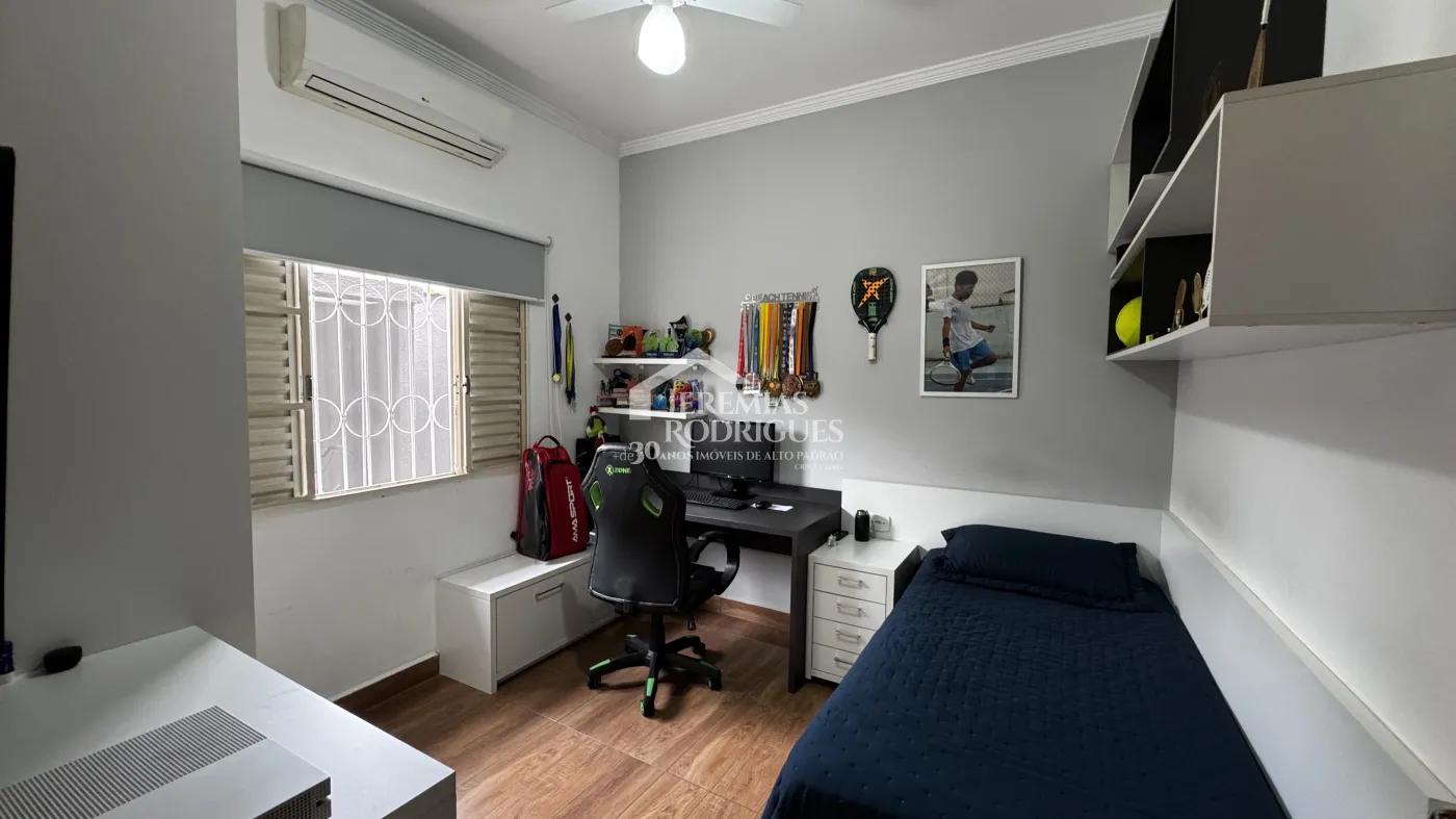 Casa para venda e locação com 3 dormitórios no bairro Chácara da Galega em Pindamonhangaba/SP.