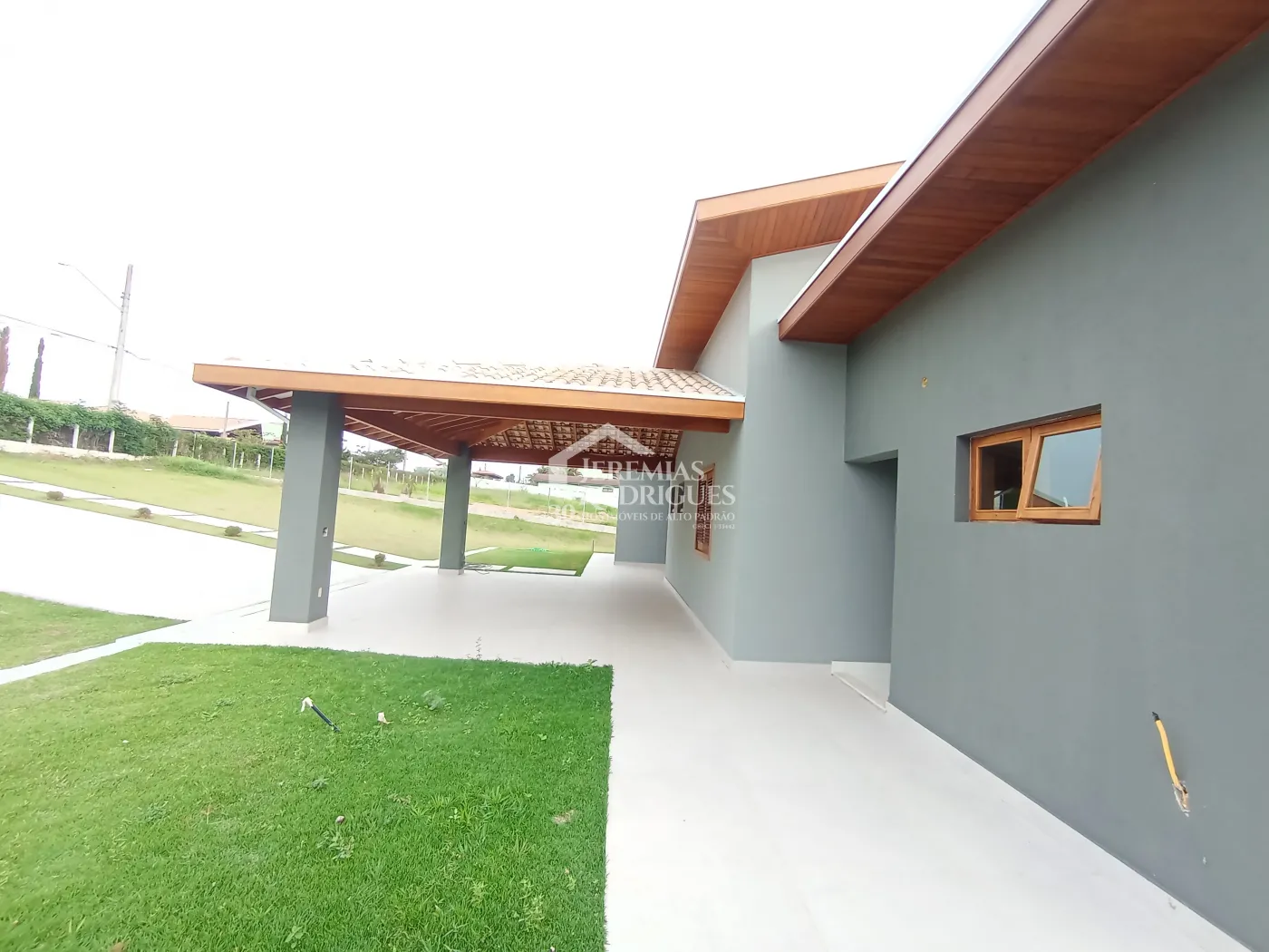 Casa à venda com 4 dormitórios no Condomínio Chácaras Cataguá em Taubaté/SP