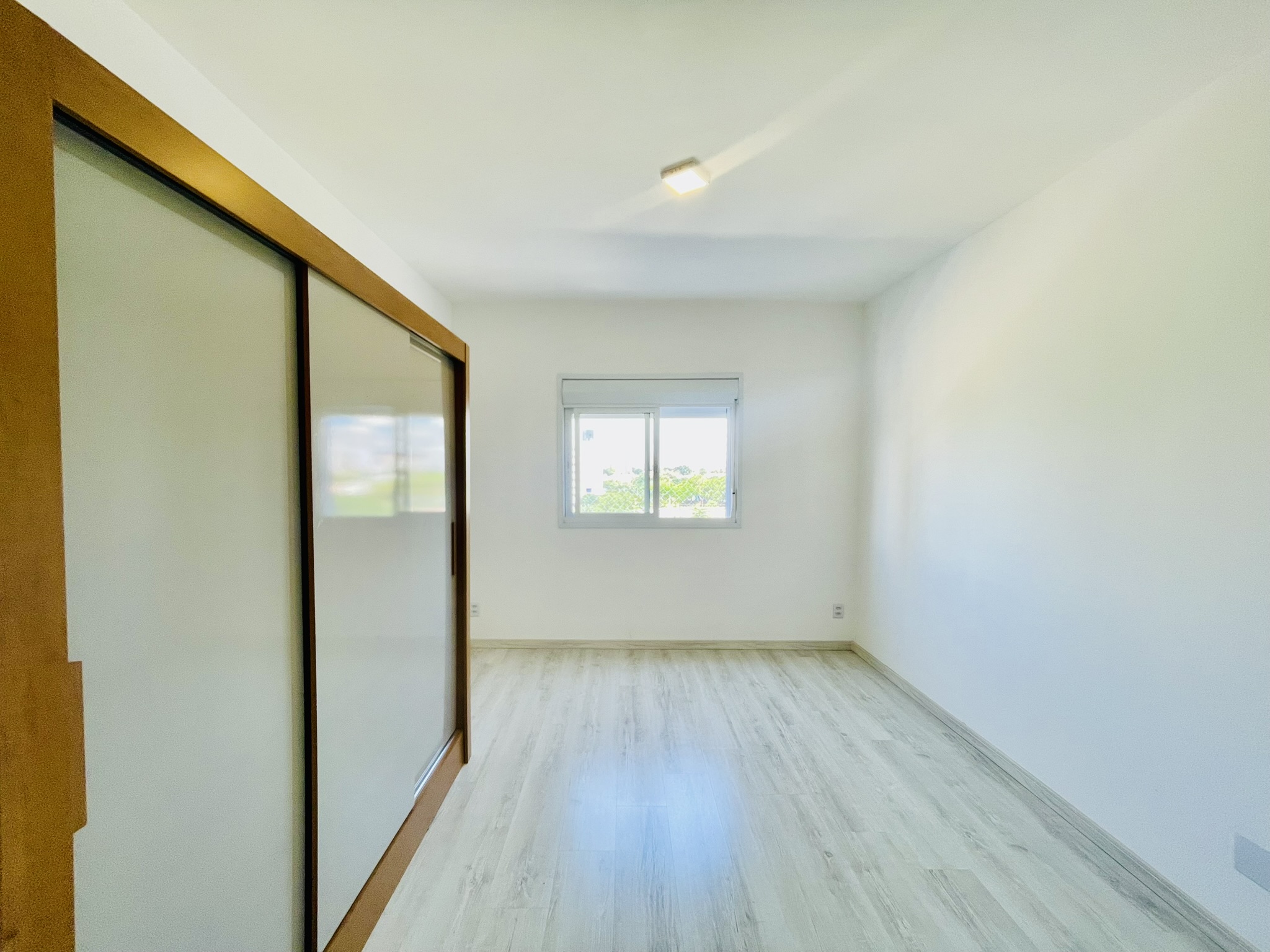 Apartamento à venda com 2 dormitórios, 108 m² no Condomínio Syrah Residence em Taubaté/SP.
