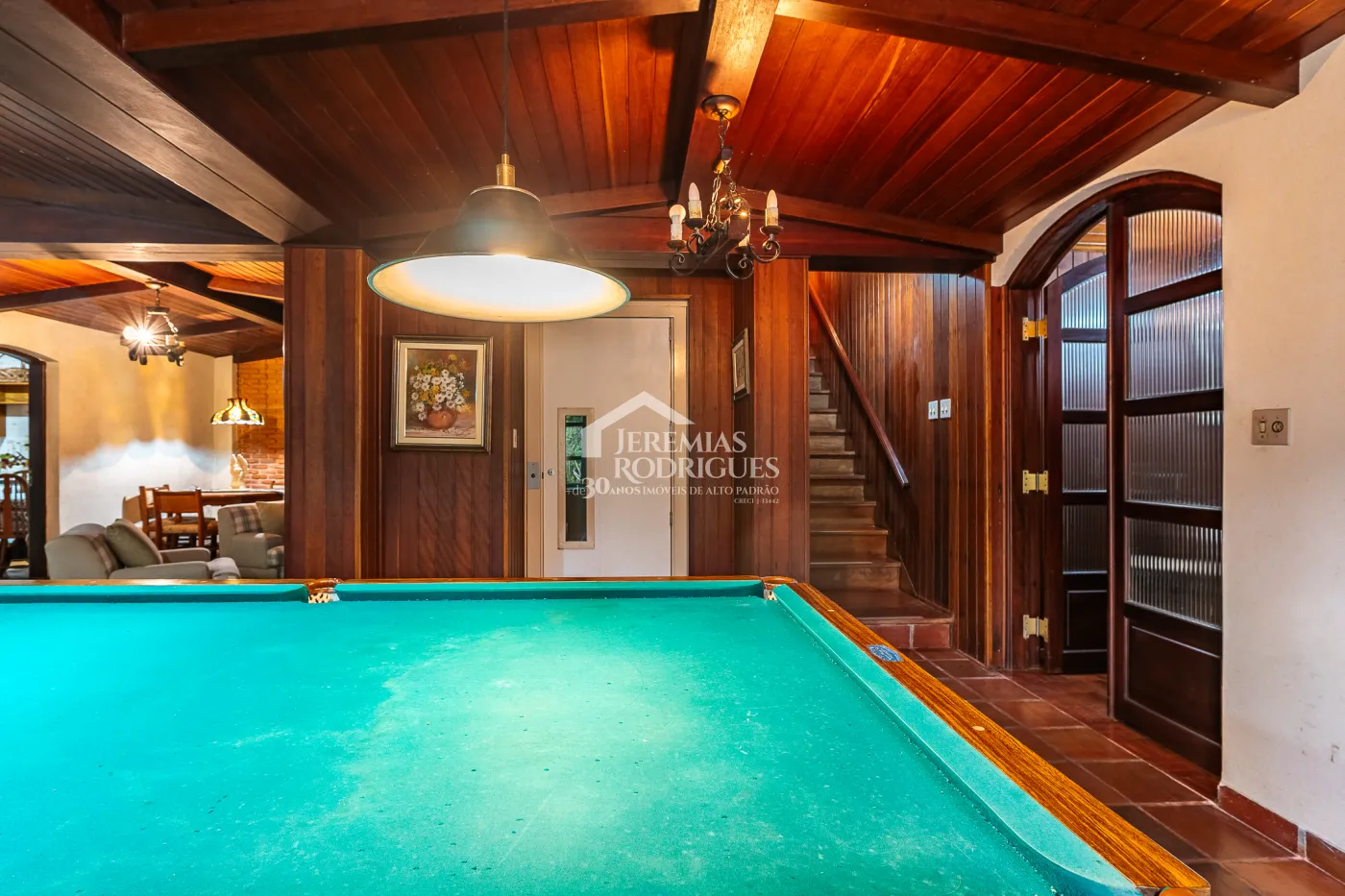 Casa com 7 dormitórios, 924 m² - Recanto das Araucárias - Campos do Jordão/SP