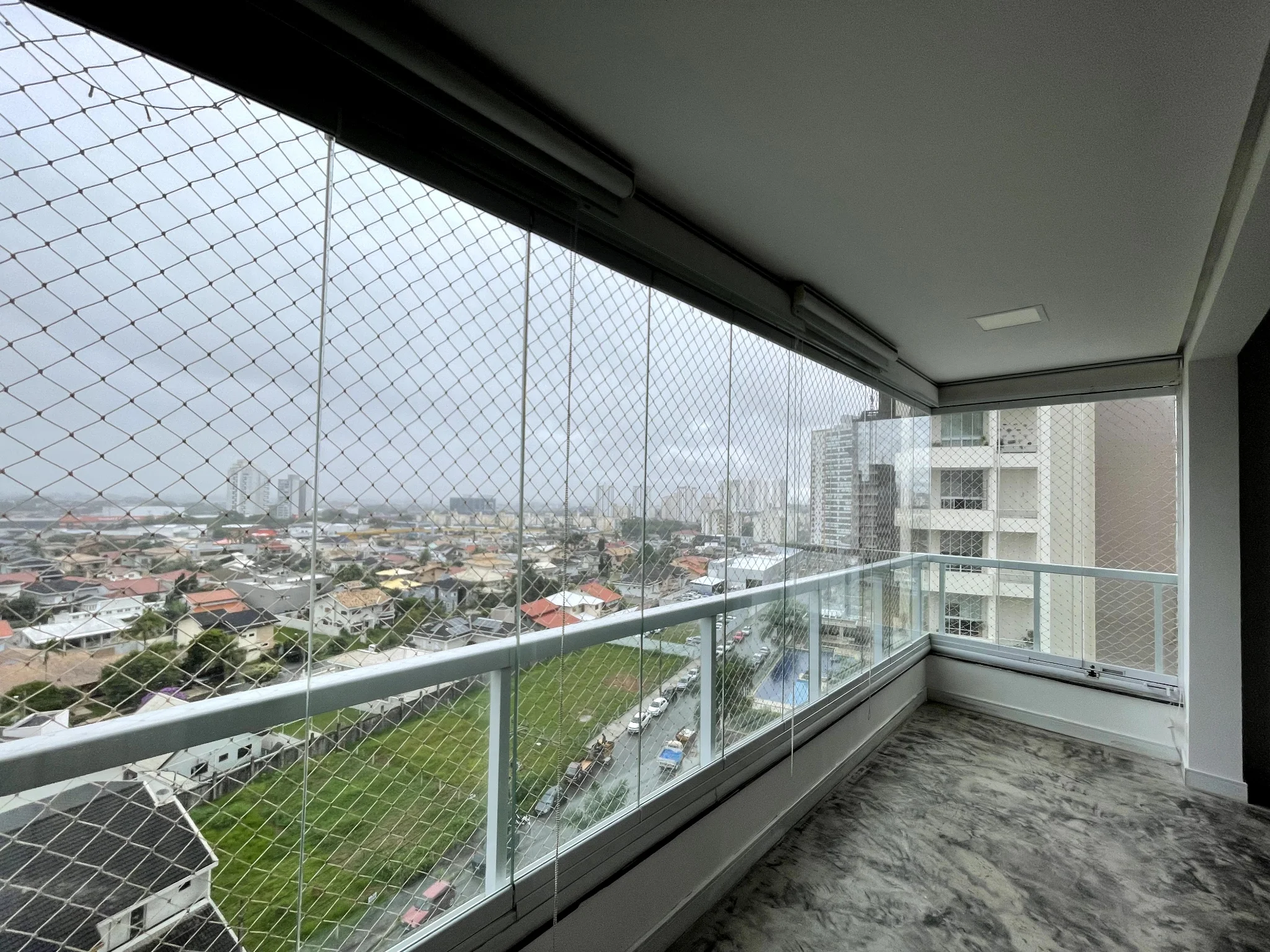 Apartamento para venda com 3 dormitórios no Edifício Vert Residence em Taubaté/SP. 