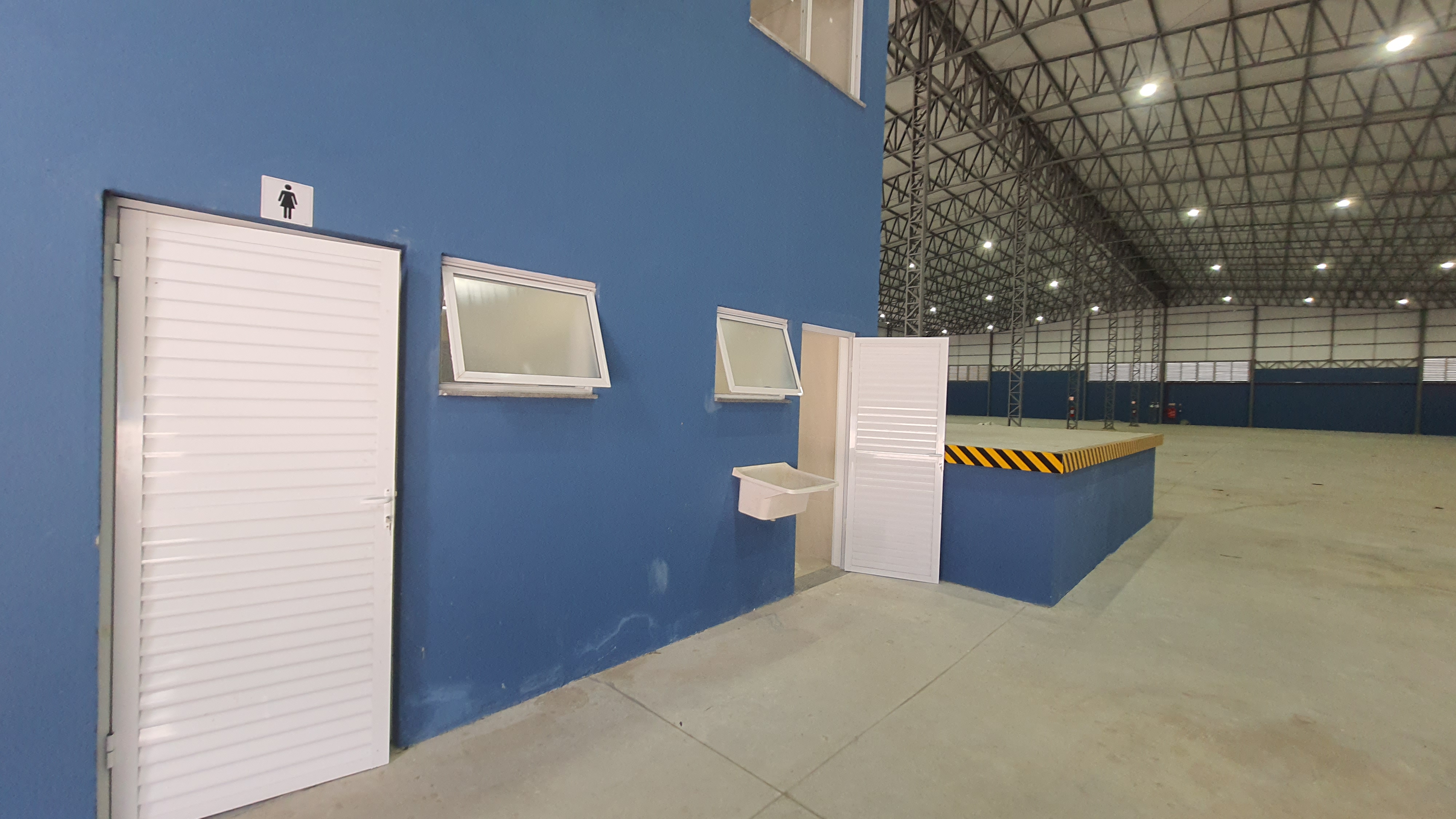 Galpão para locação com 3.900 m² no bairro Santa Luzia, na rodovia pres. Dutra em Caçapava/SP.  