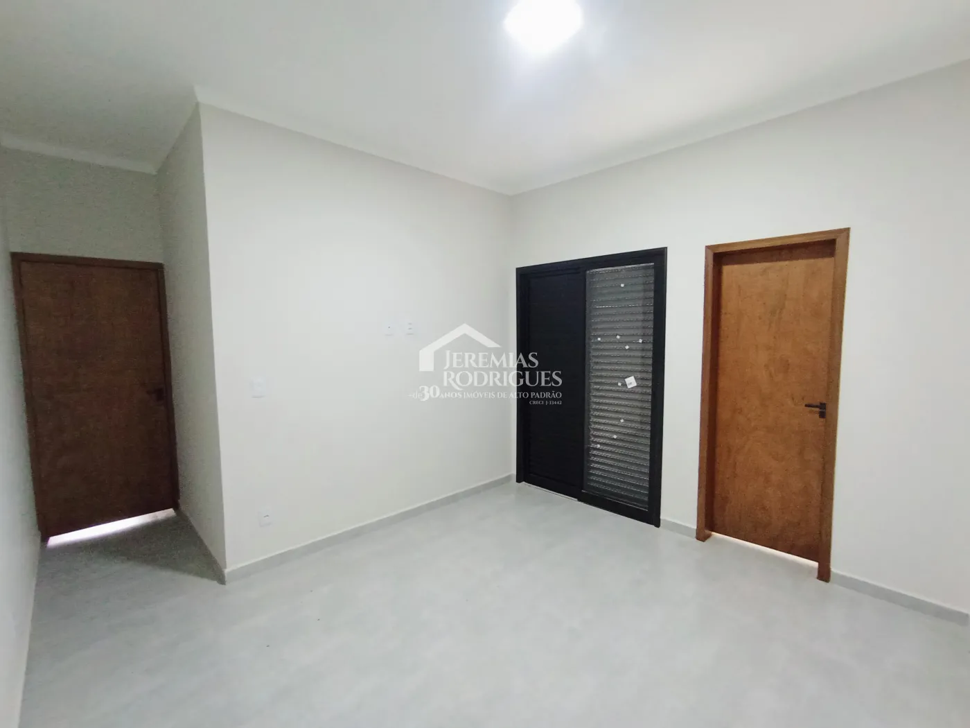 Casa à venda com 3 dormitórios no Condomínio Bosque da Imperatriz em Pindamonhangaba/SP.
