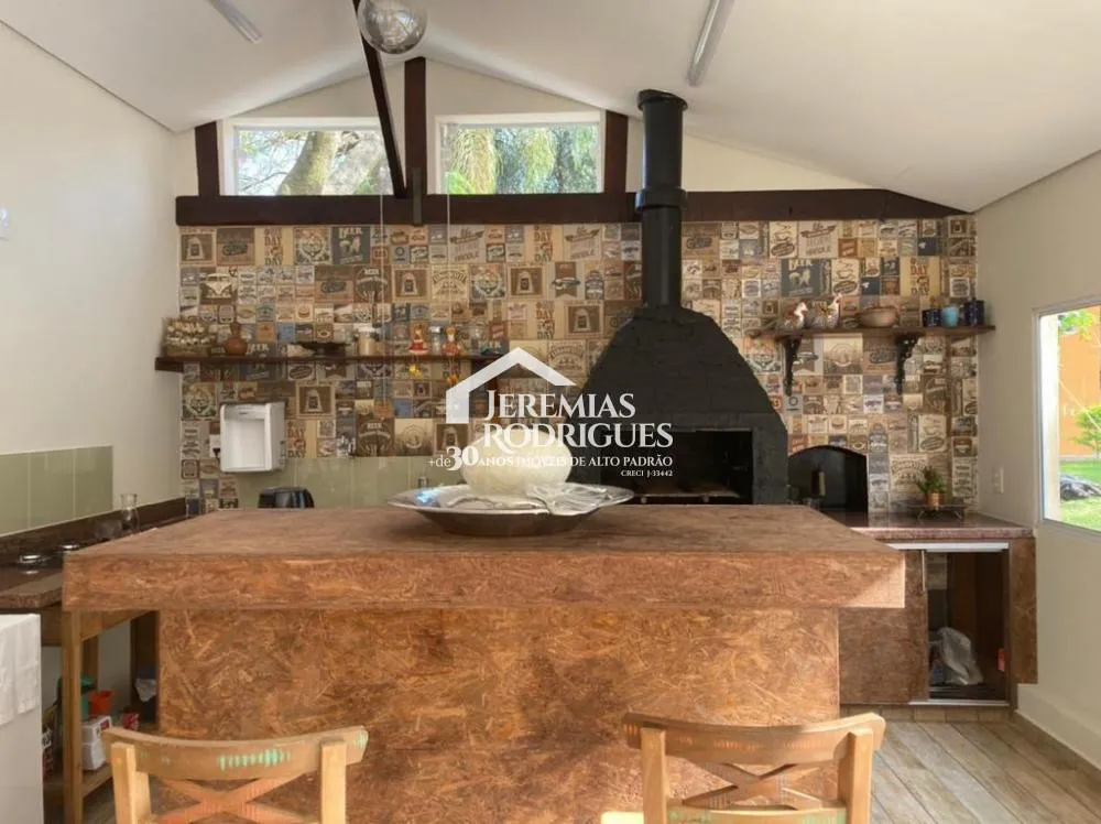 Chácara à venda com 2.000 m² no Condomínio Chácaras Cataguá, em Taubaté/SP.