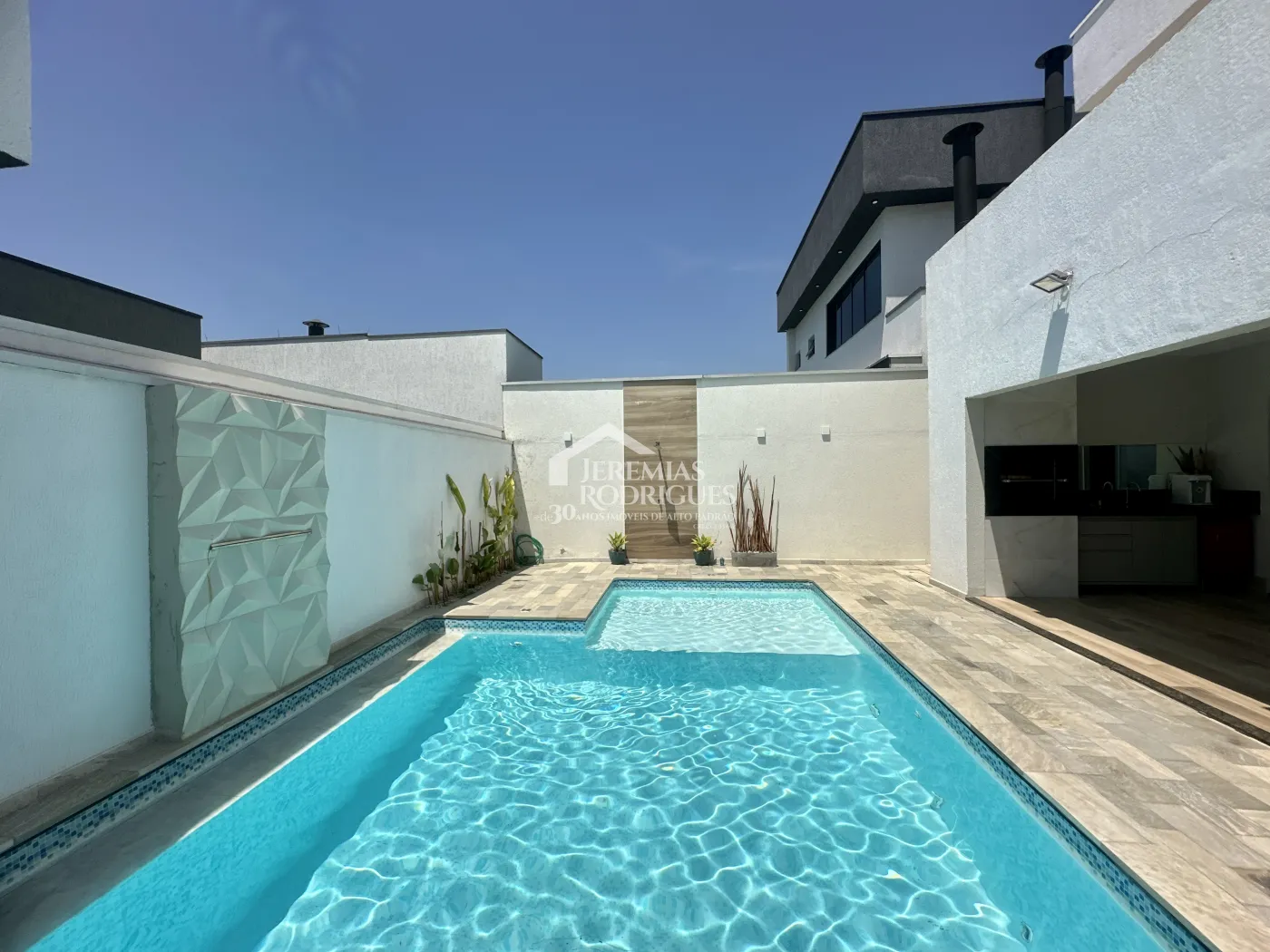 Casa para venda e locação com 3 dormitórios no Condomínio Tecoara em Taubaté/SP.