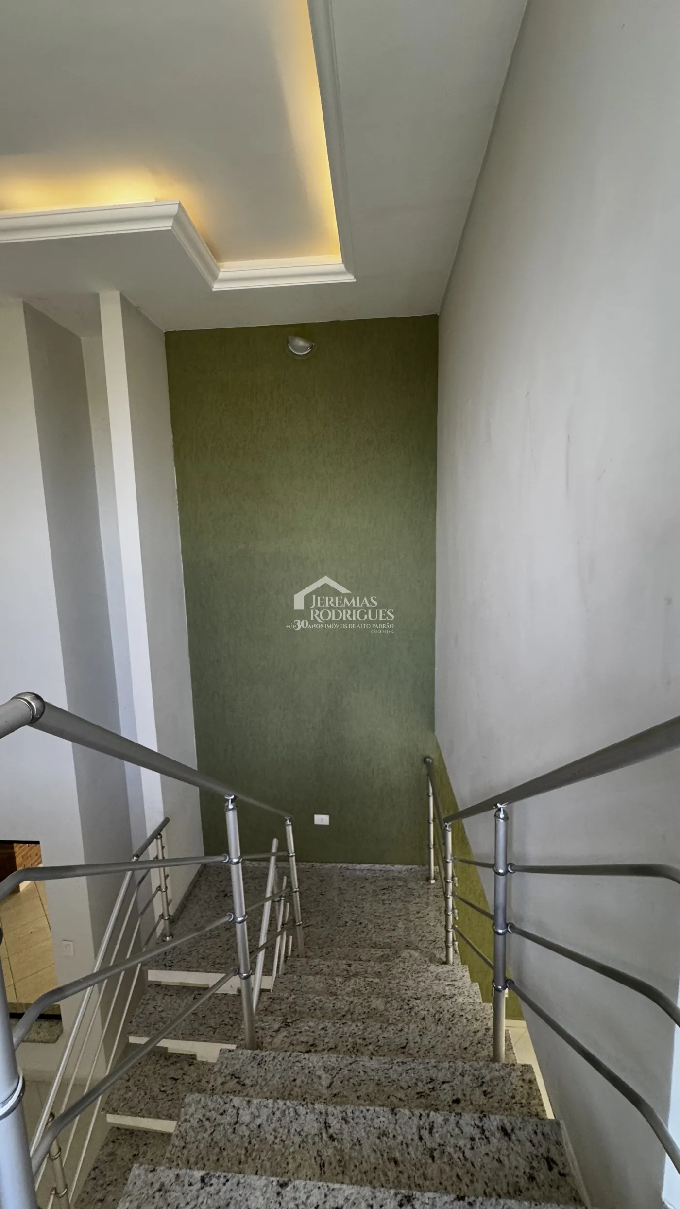 Casa para venda e locação com 4 dormitórios no Condomínio Real Ville I em Pindamonhangaba/SP.