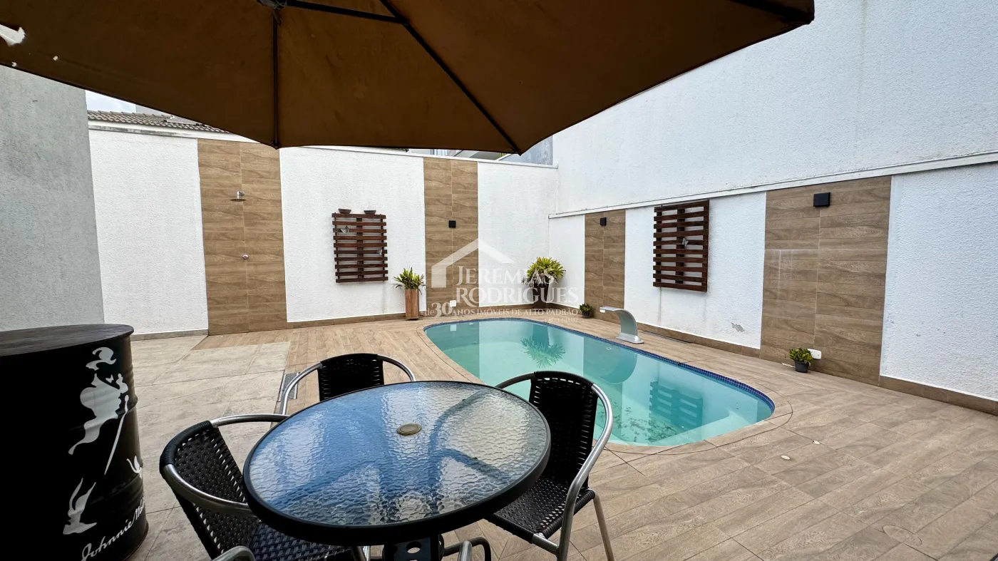 Casa à venda com 3 suítes no Condomínio Reserva dos Lagos em Pindamonhangaba/SP.