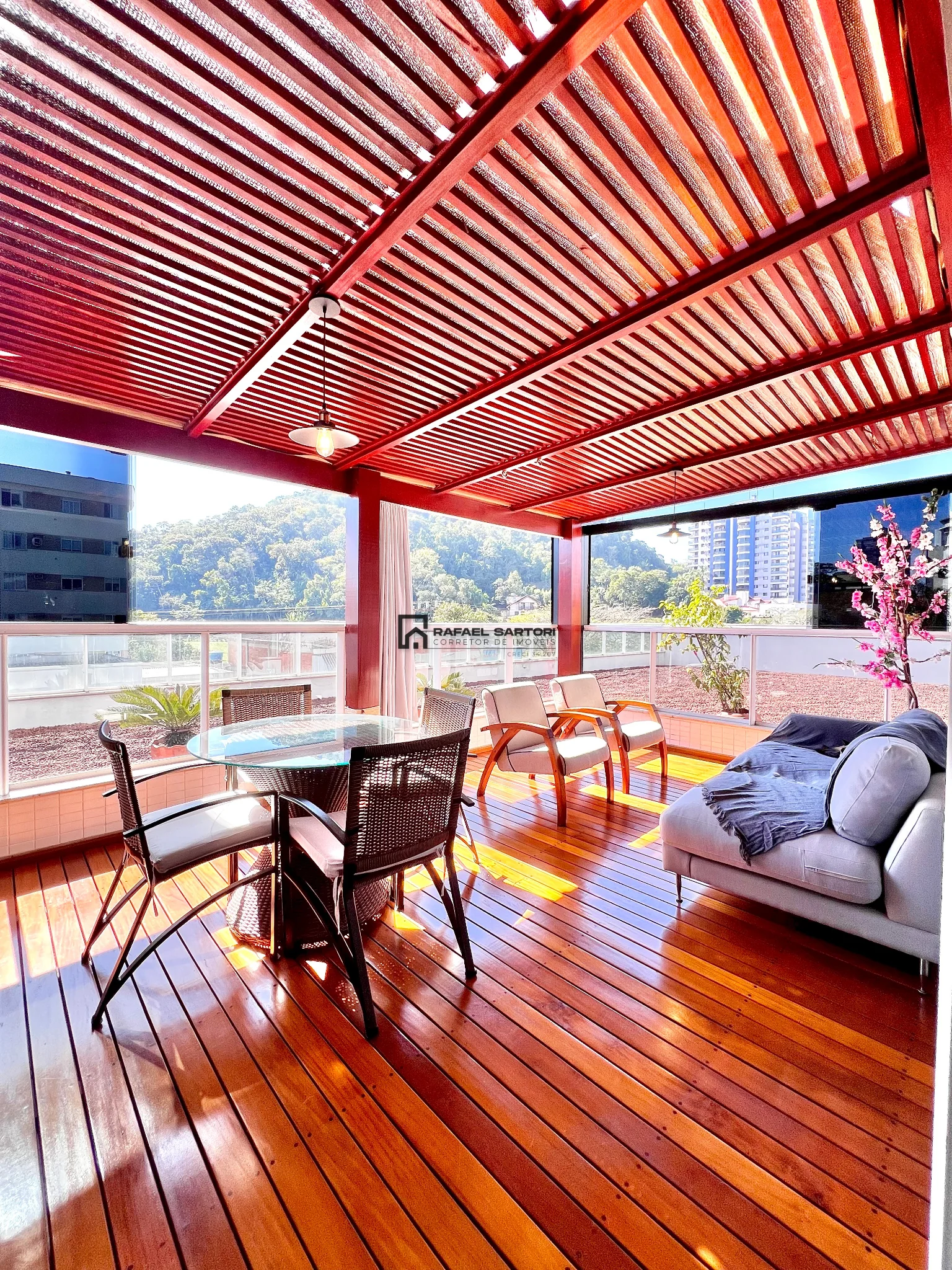 APARTAMENTO COM DECK PRIVATIVO