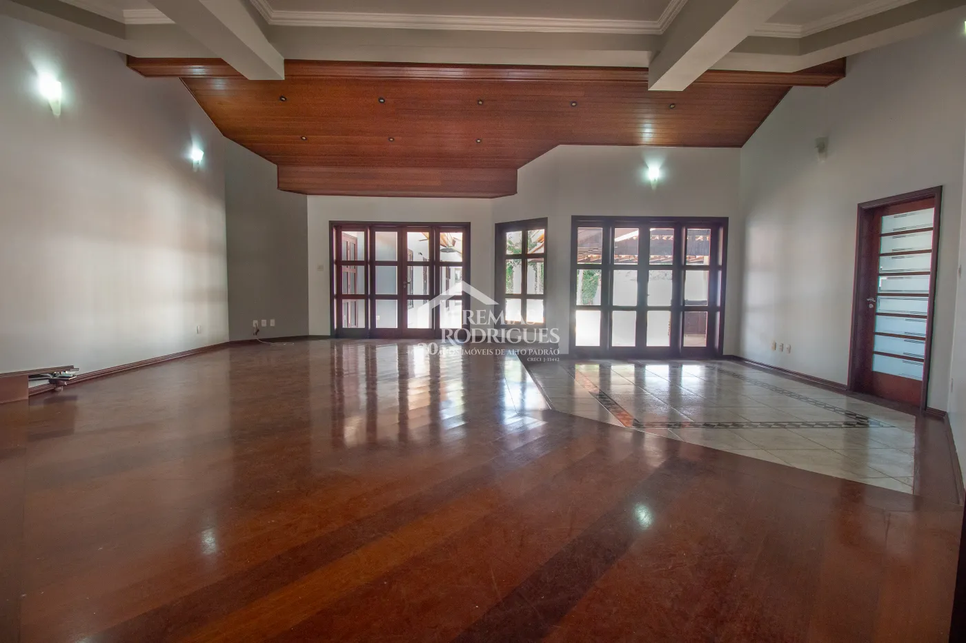 Casa com 4 suítes, 576 m² - Condomínio Village Paineiras - Pindamonhangaba/SP