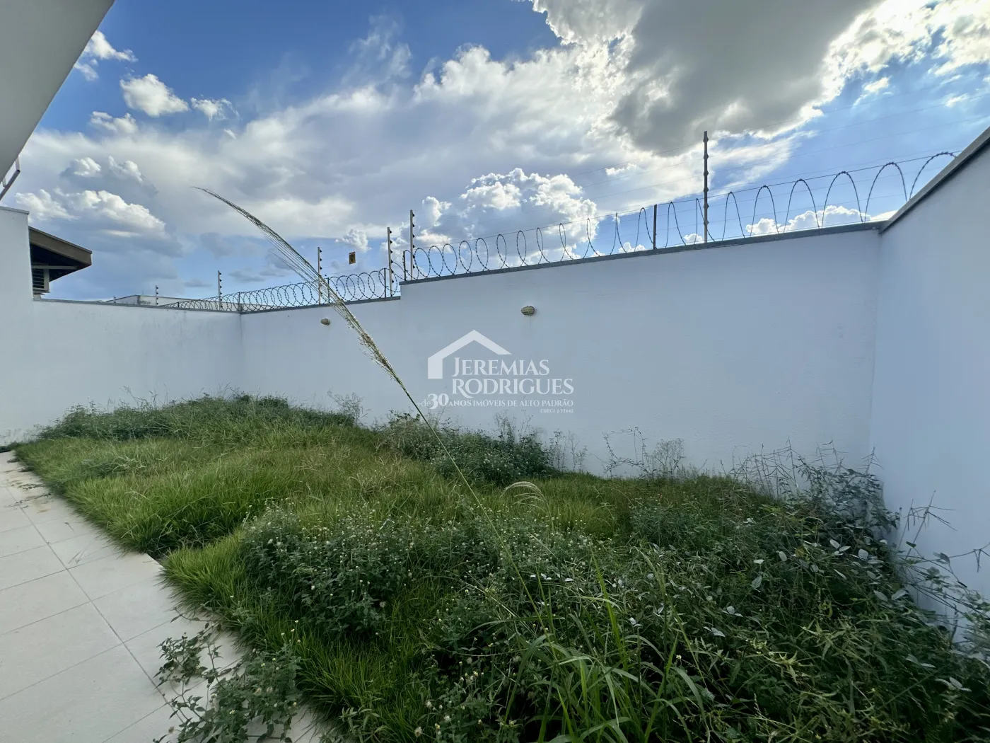 Casa para venda com 3 dormitórios no Condomínio Campos Do Conde I em Tremembé/SP