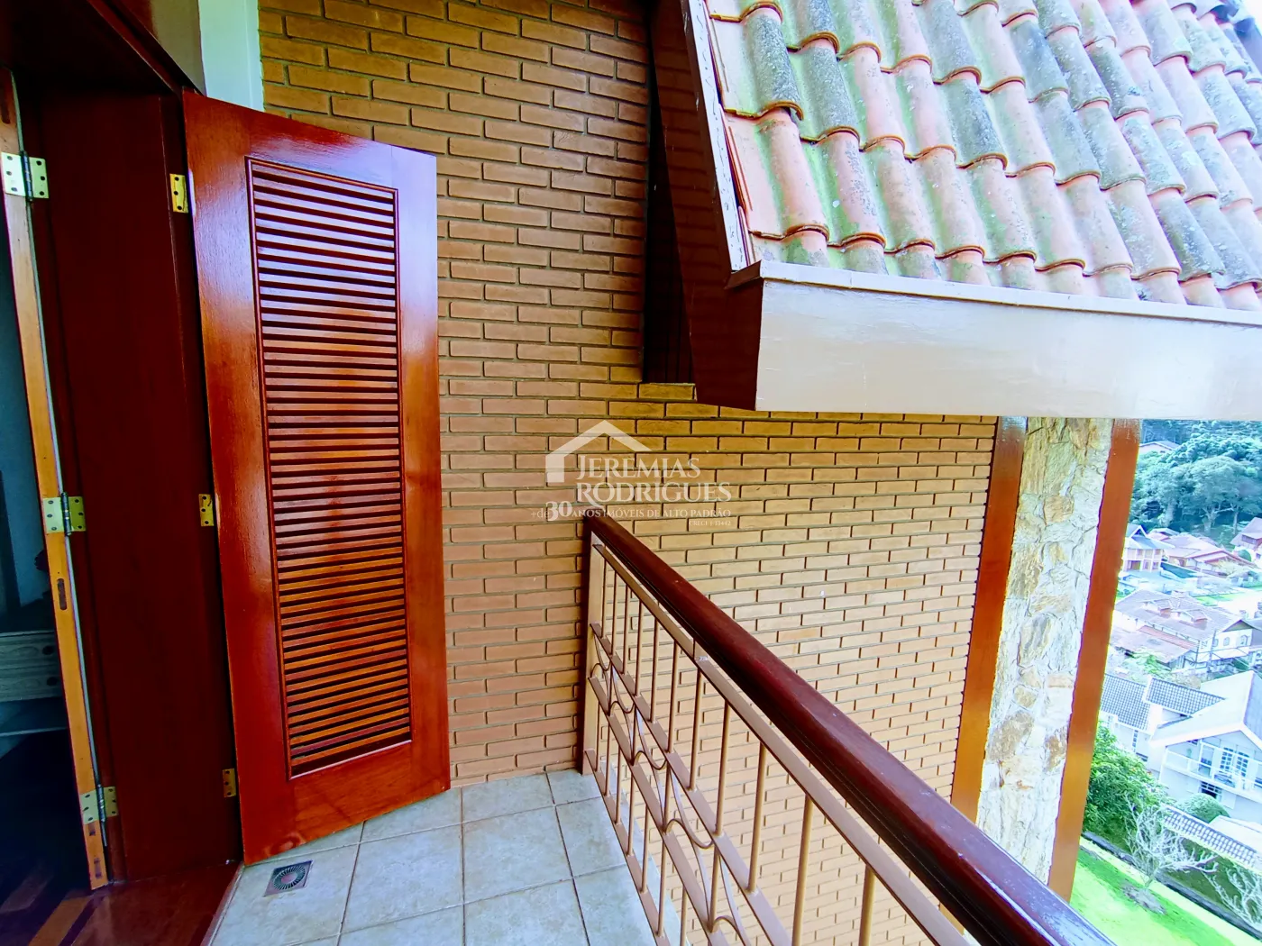 Apartamento para venda com 4 dormitórios no Edifício Solar Bela Vista em Campos do Jordão/SP