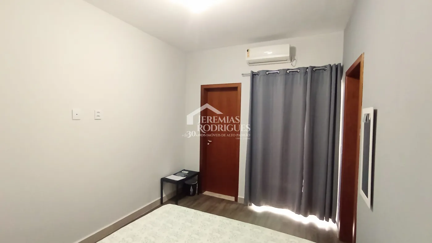 Casa à venda com 3 suítes no Condomínio Moema Ville em Pindamonhangaba/SP.