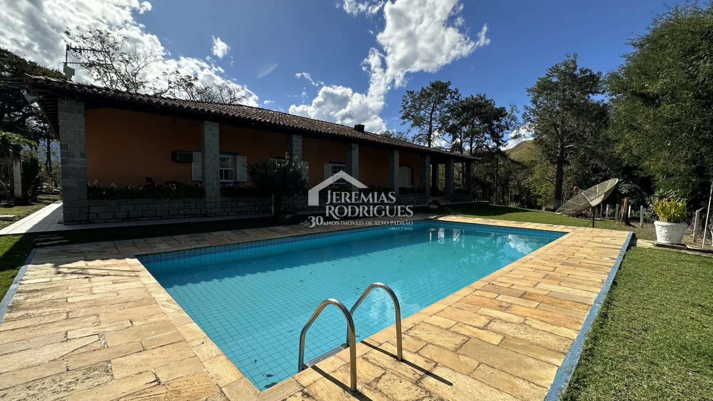 Fazenda para criação de gado de corte e plantação de milho, com mais de 612 hectares, em Cruzeiro-SP.