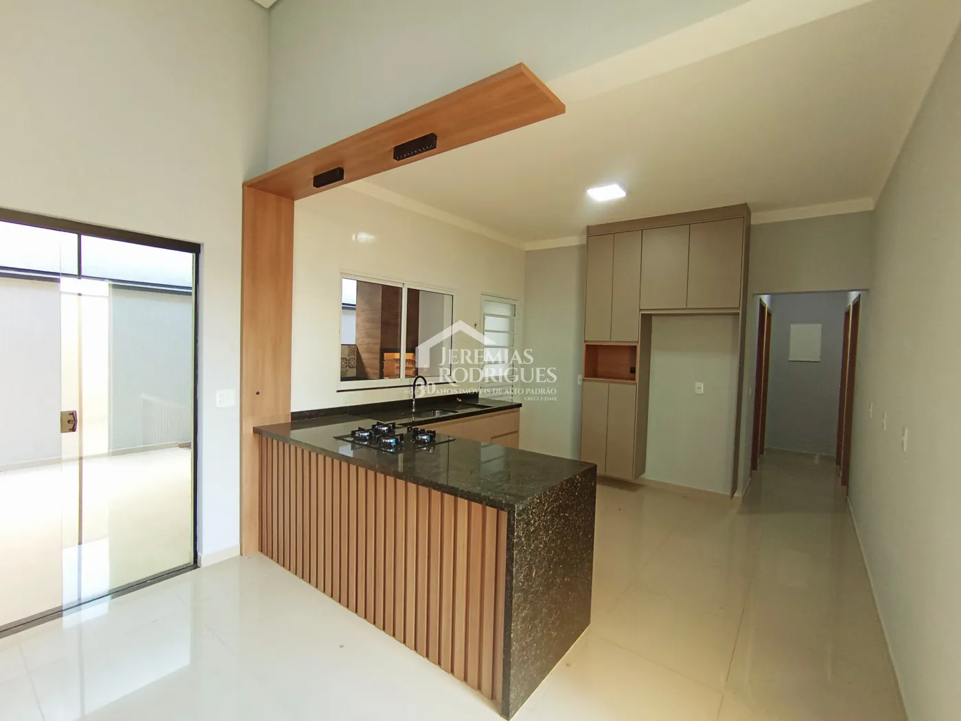 Casa à venda com 3 dormitórios no Condomínio Morada do Visconde em Tremembé/SP.
