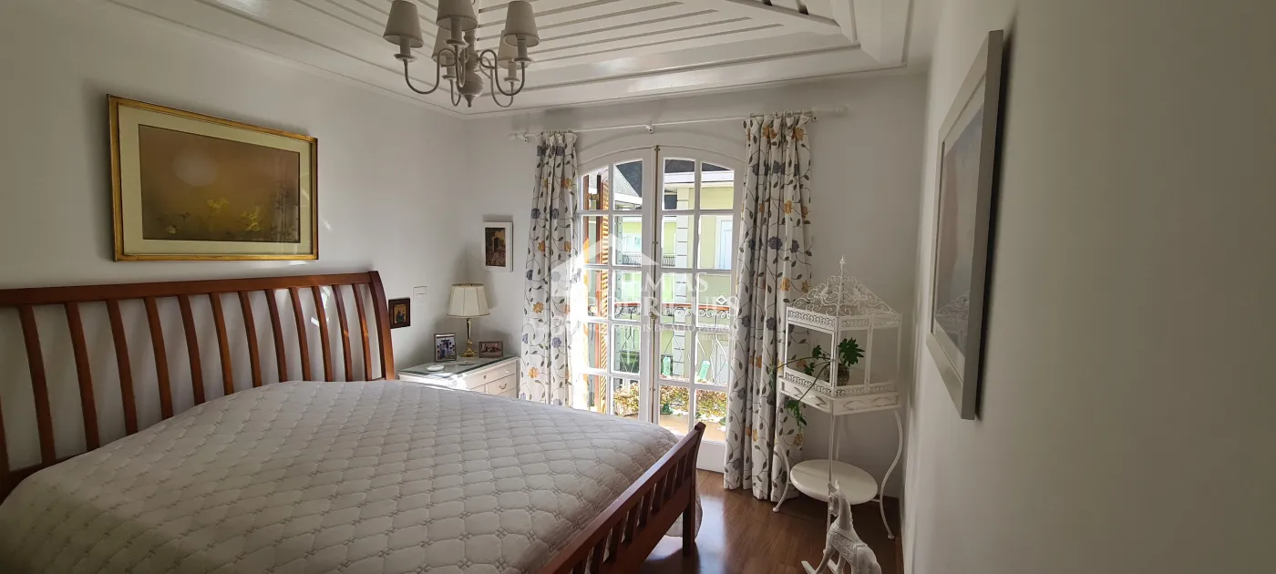 Apartamento à venda com 4 suítes no Edifício Evergreen em Campos do Jordão/SP