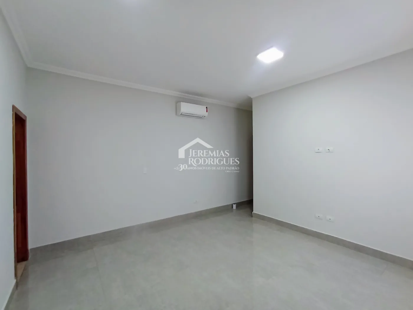 Casa para venda com 3 dormitórios no Condomínio Residencial Tecoara em Taubaté/SP