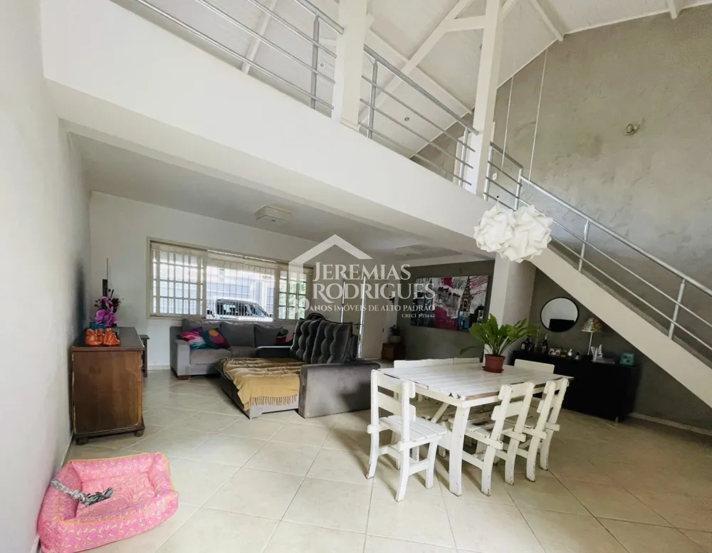 Casa à venda com 3 dormitórios no bairro Jardim das Nações em Taubaté/SP. 