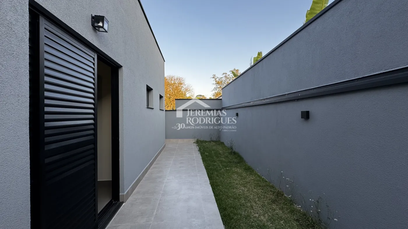 Casa para venda e locação com 3 dormitórios no Condomínio Reserva dos Lagos em Pindamonhangaba/SP.