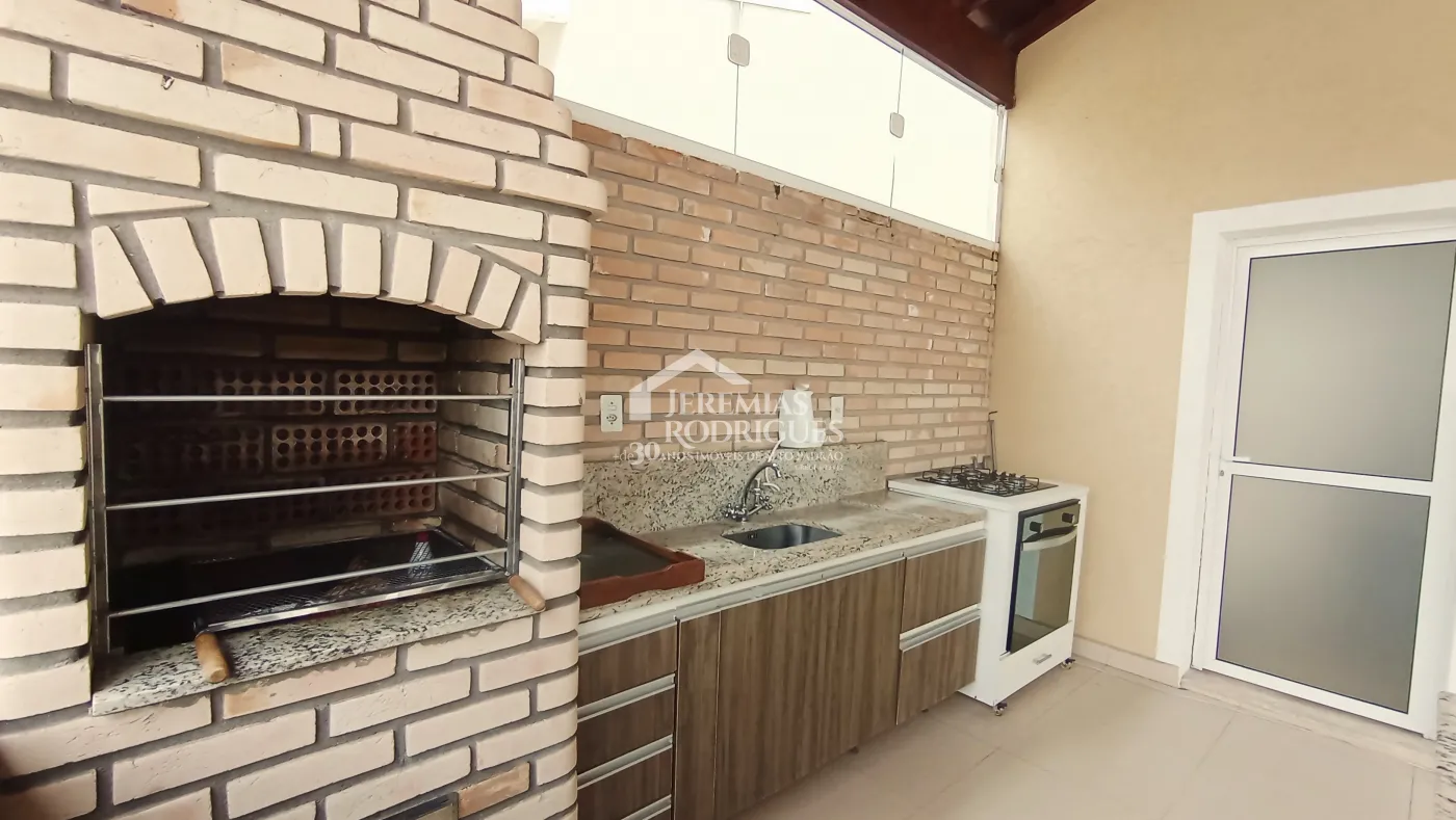 Casa para venda e locação com 4 dormitórios no Condomínio Jatobá em Tremembé/SP.