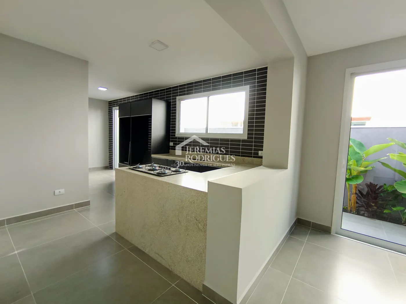 Casa à venda com 3 dormitórios no Condomínio Taubaté Village em Taubaté/SP.