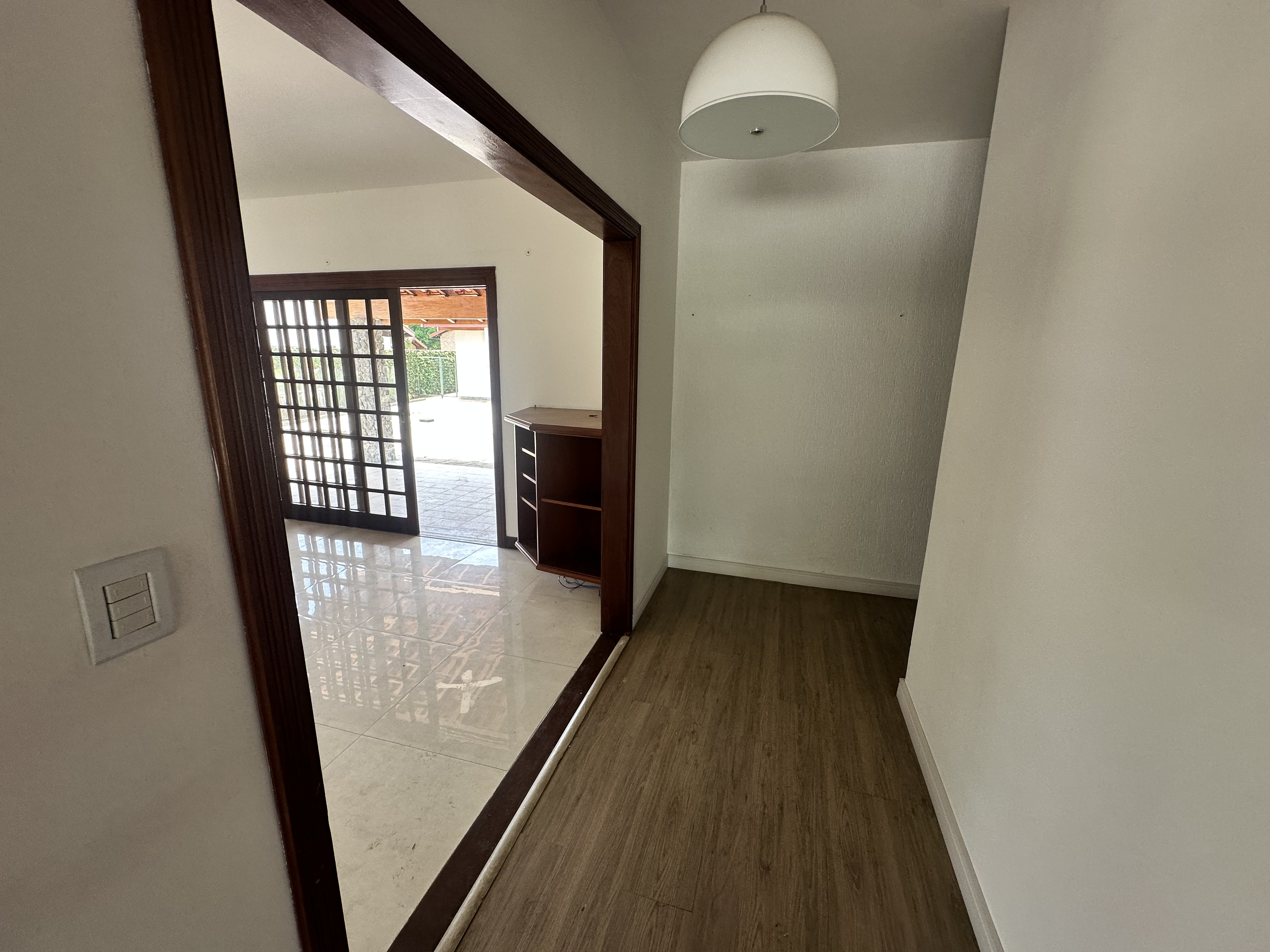 Casa para venda e locação com 6 dormitórios no Condomínio Village Paineiras em Pindamonhangaba/SP.