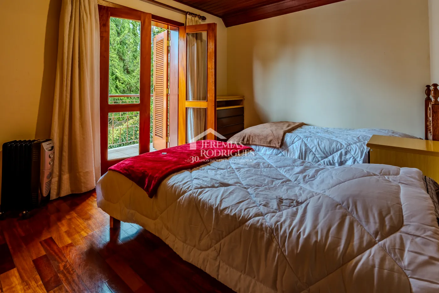 Apartamento à venda com 4 dormitórios, 295 m² no Edifício Solar Bela Vista em Campos do Jordão/SP