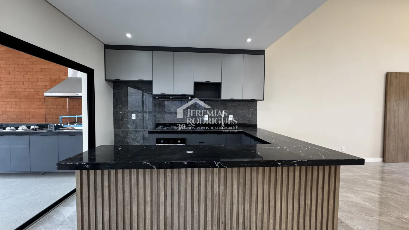 Casa à venda com 3 suítes no Condomínio Reserva dos Lagos em Pindamonhangaba/SP.