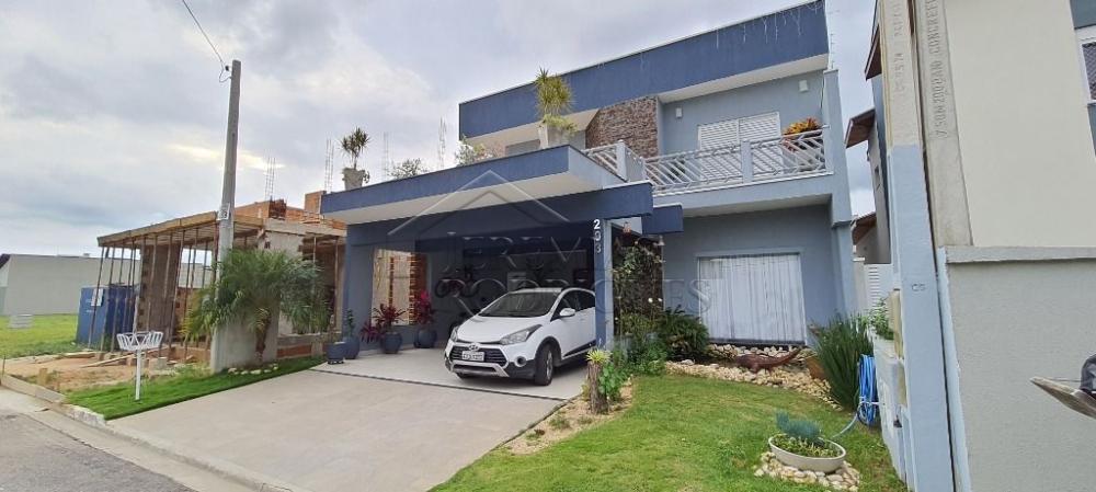 Casa à venda com 3 suítes no Condomínio Parque das Araucárias em Tremembé/SP.