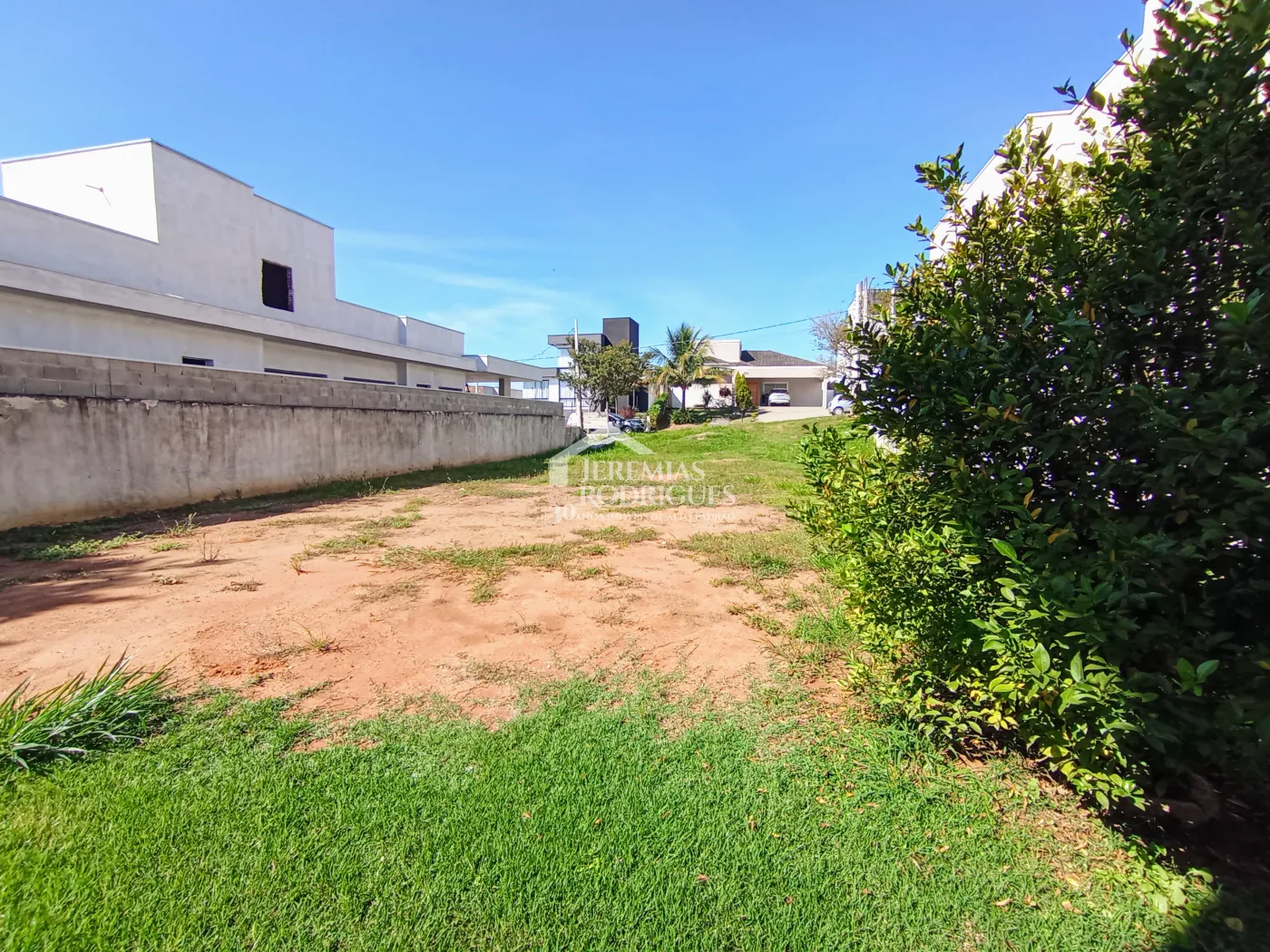 Terreno à venda com 405 m² no Condomínio Reserva dos Lagos em Pindamonhangaba/SP