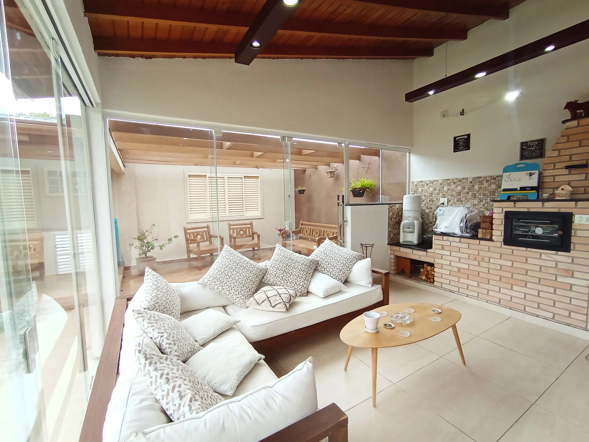 Casa à venda com 4 dormitórios no Residencial Doutor Lessa em Pindamonhangaba/SP. 