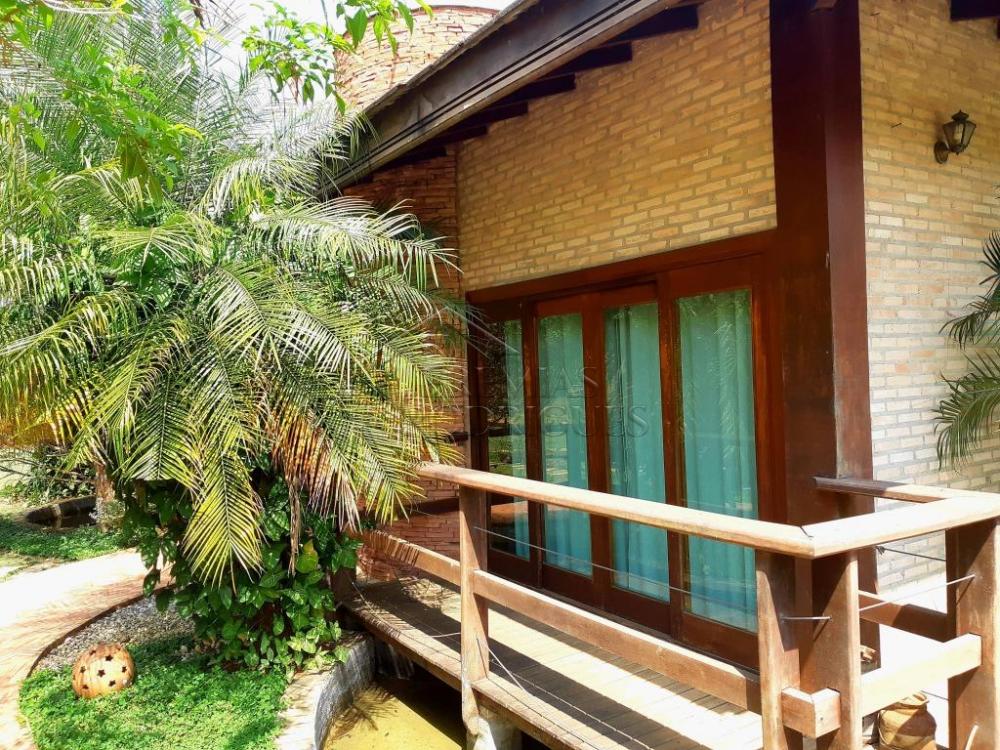 Casa à venda com 6 dormitórios no Condomínio Chácaras Cataguá em Taubaté/SP.