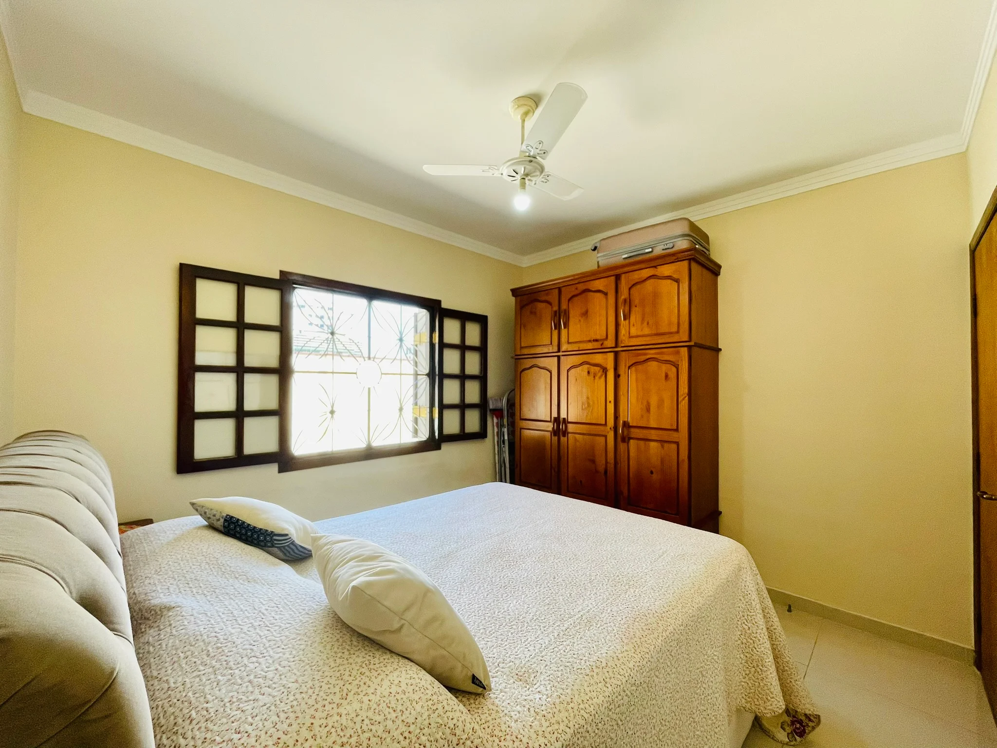 Casa à venda com 5 dormitórios no bairro Esplanada Independência em Taubaté/SP. 